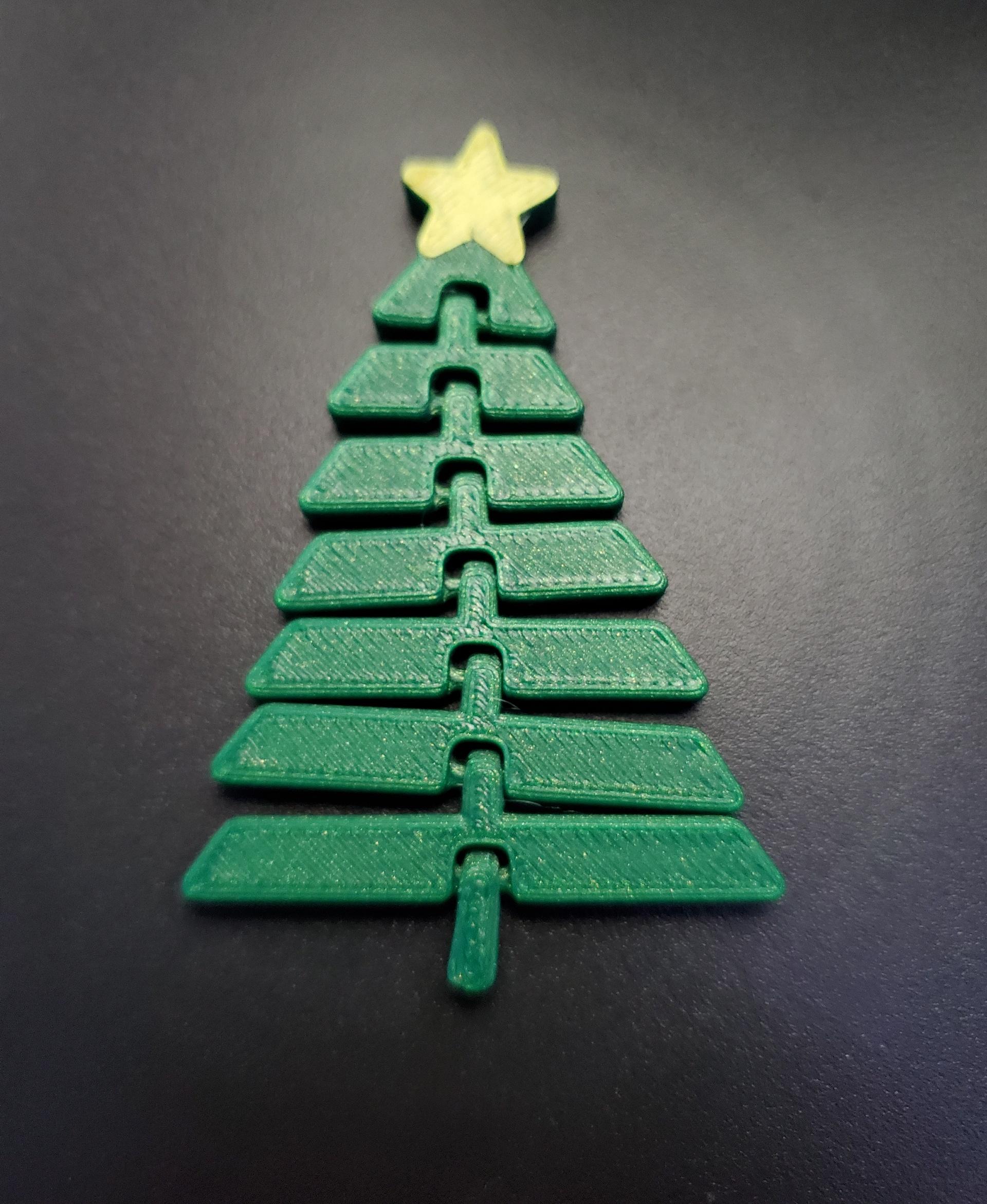 Articulated Christmas Tree with Star - Print in place fidget toy - 3mf - protopasta cloverfield metallic green - 3d model