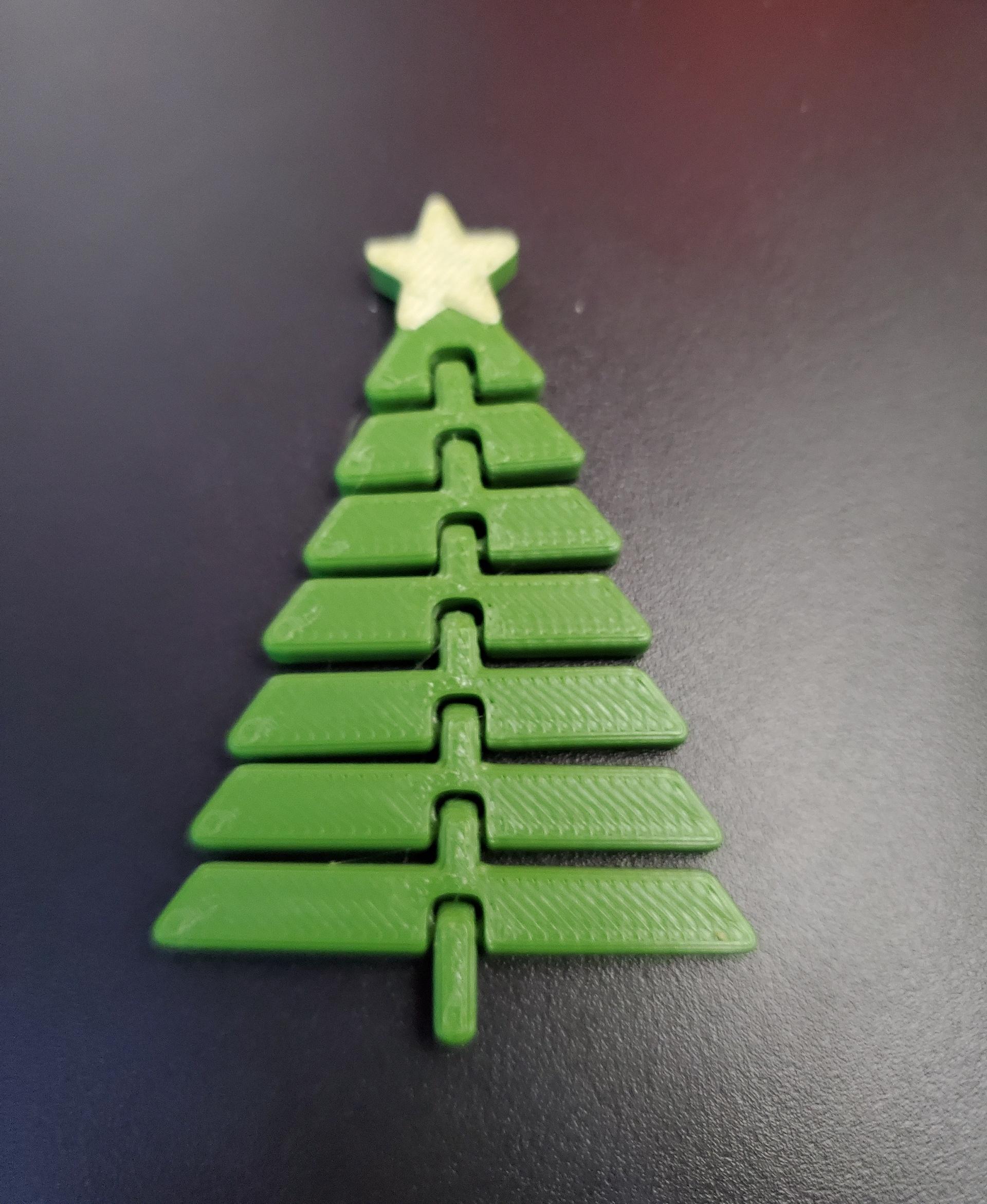 Articulated Christmas Tree with Star - Print in place fidget toy - 3mf - polymaker jungle green - 3d model