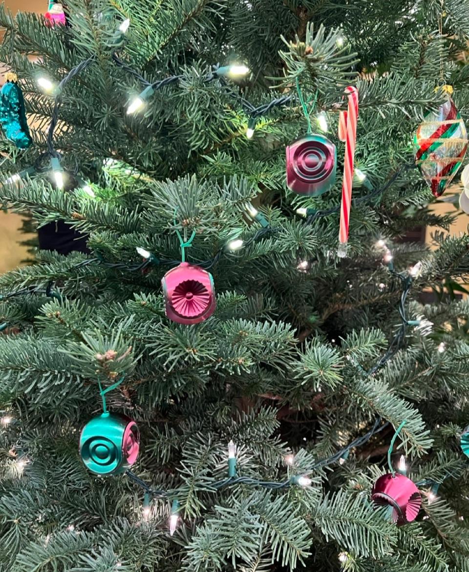 Spiralized Ornaments  - On the tree - 3d model