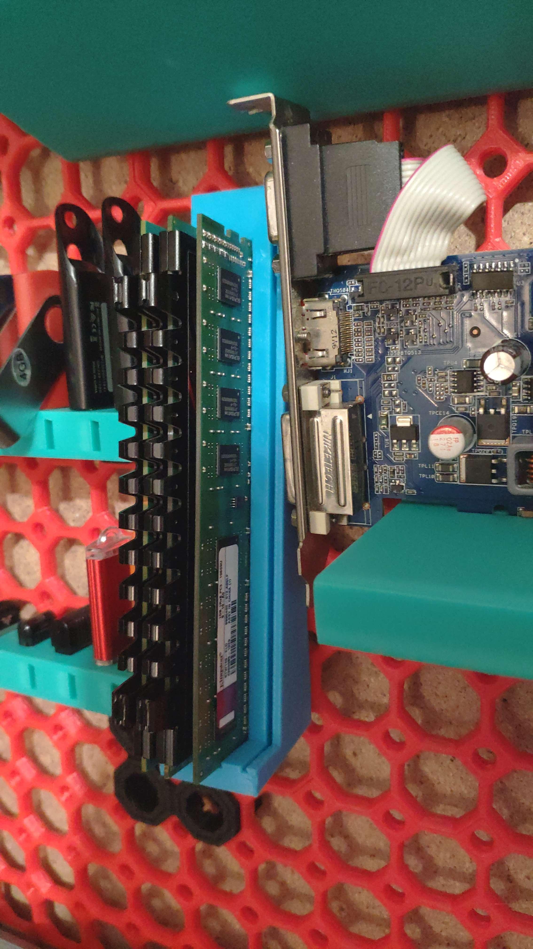Simple DDR RAMs holder for Multiboard with Tight Snaps 3d model