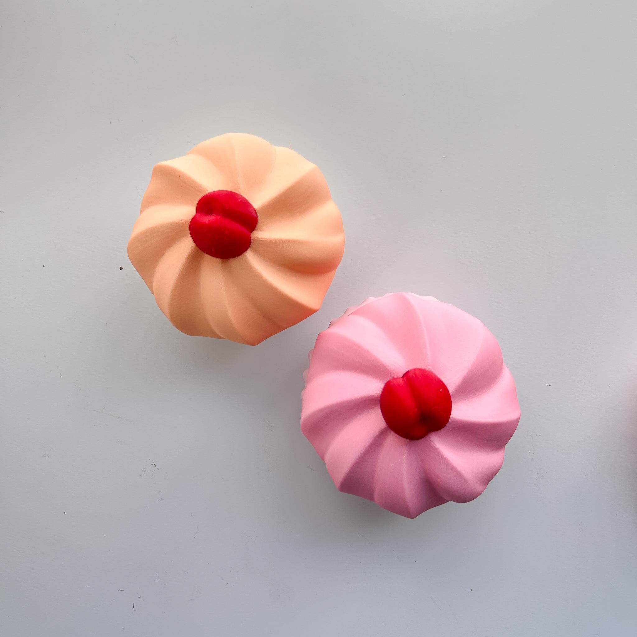Cupcake Jewelry Box - Retro Container and Gift Holder 3d model