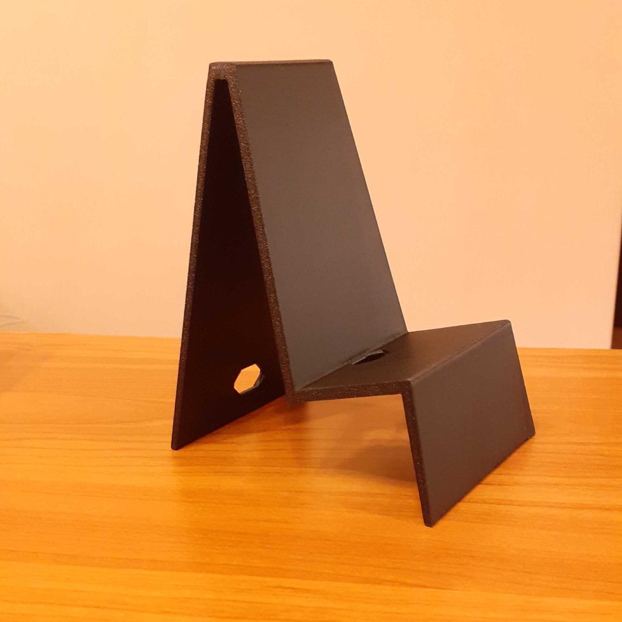"Minimi" the phone stand with hole for charger 3d model