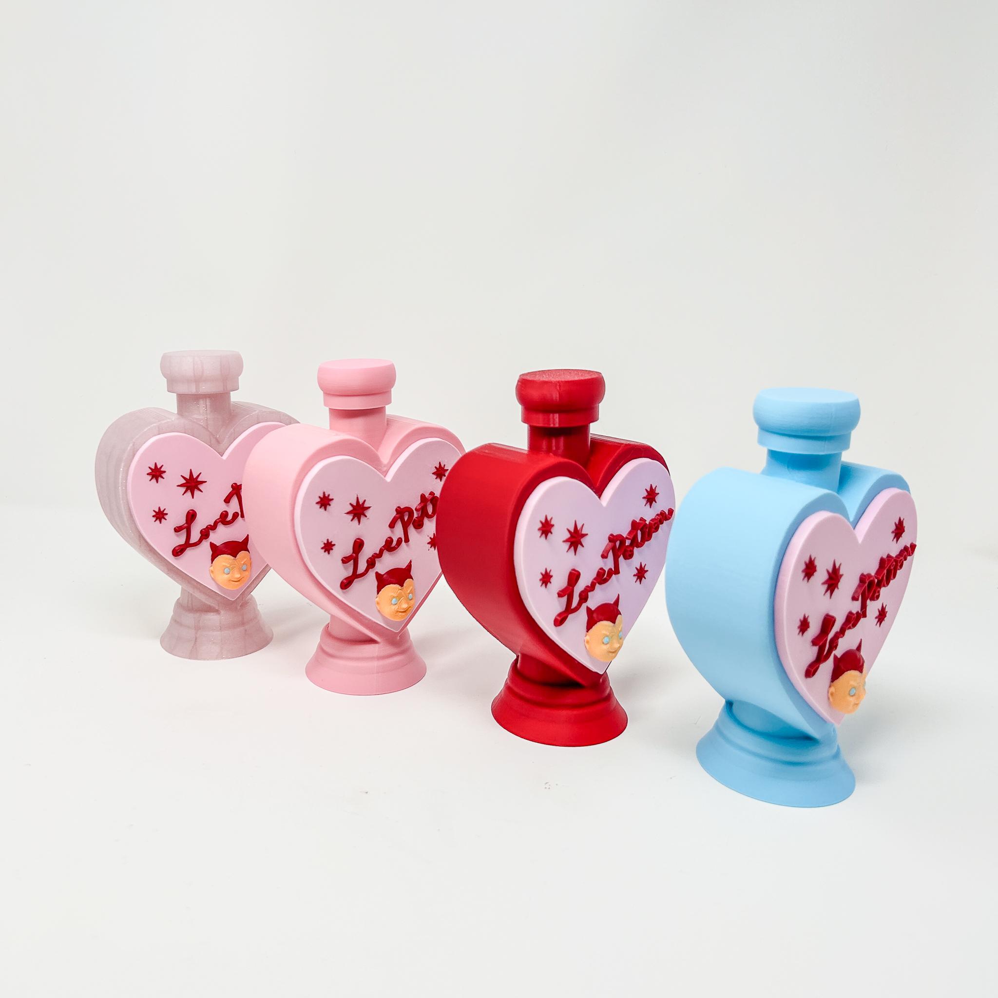 Love Potion Bottle – Part of the Retro Halloween Potion Bottle Set 3d model