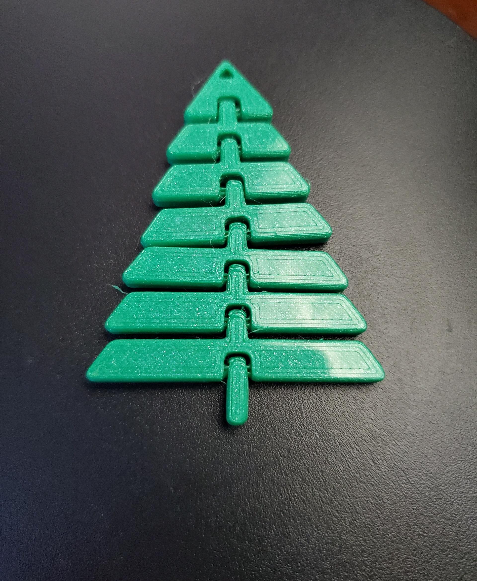 Articulated Christmas Tree Keychain - Print in place fidget toy - polymaker green pla - 3d model