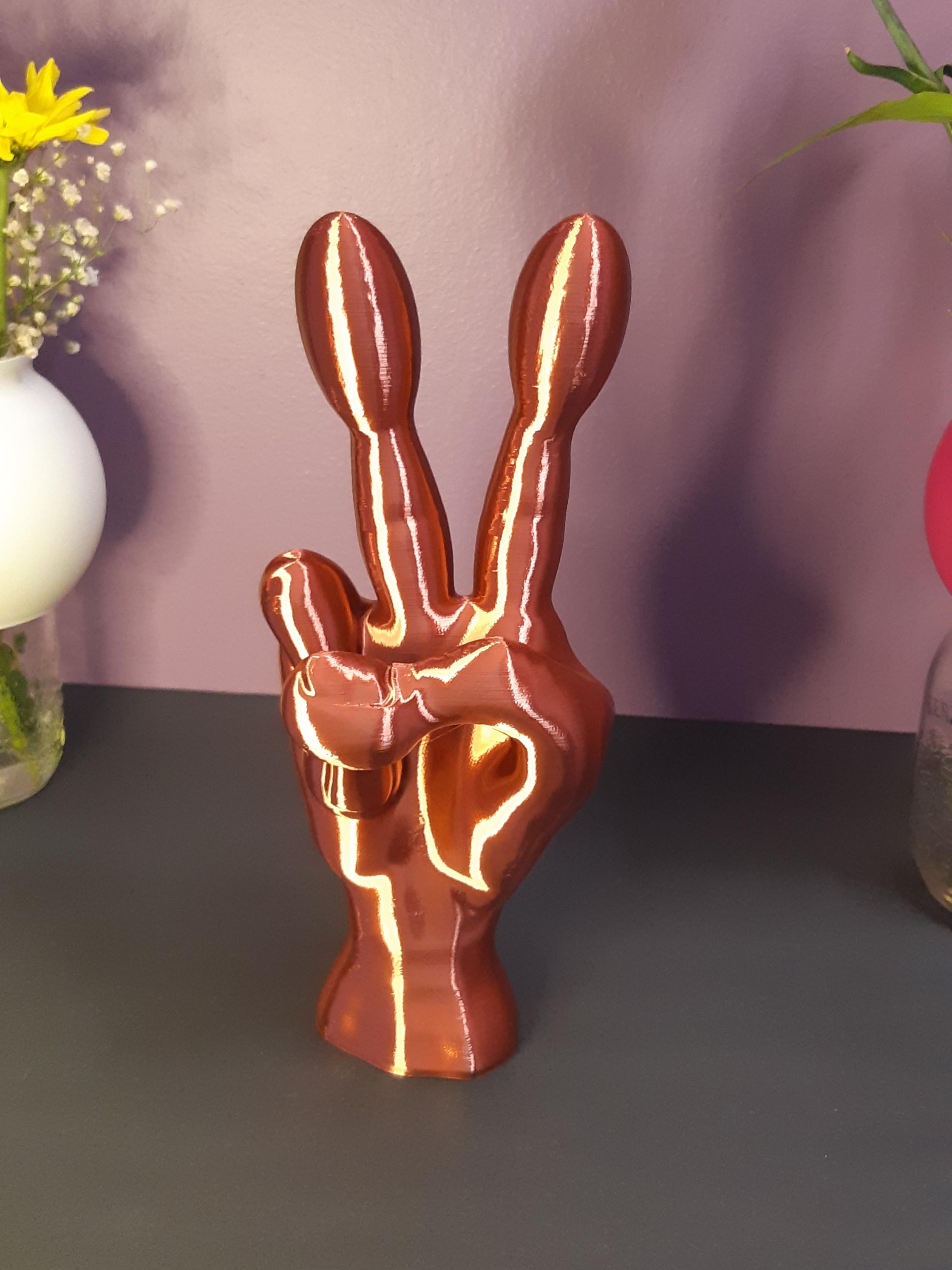 Peace Sign Alien Hand - Support Free - Free Standing Sculpture - Headphone Stand 3d model