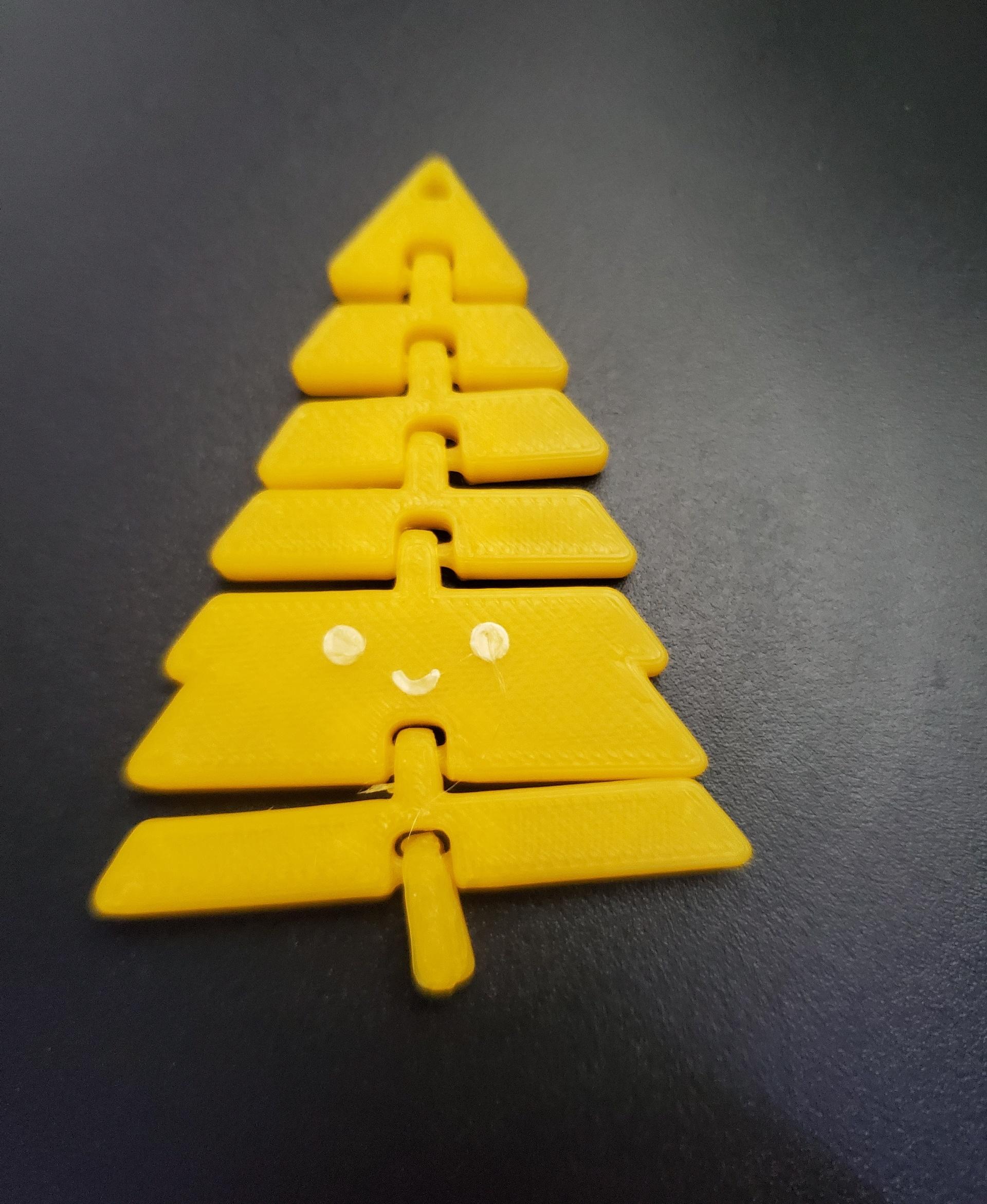 Articulated Kawaii Christmas Tree Keychain - Print in place fidget toy - 3mf - polymaker pla pro yellow - 3d model