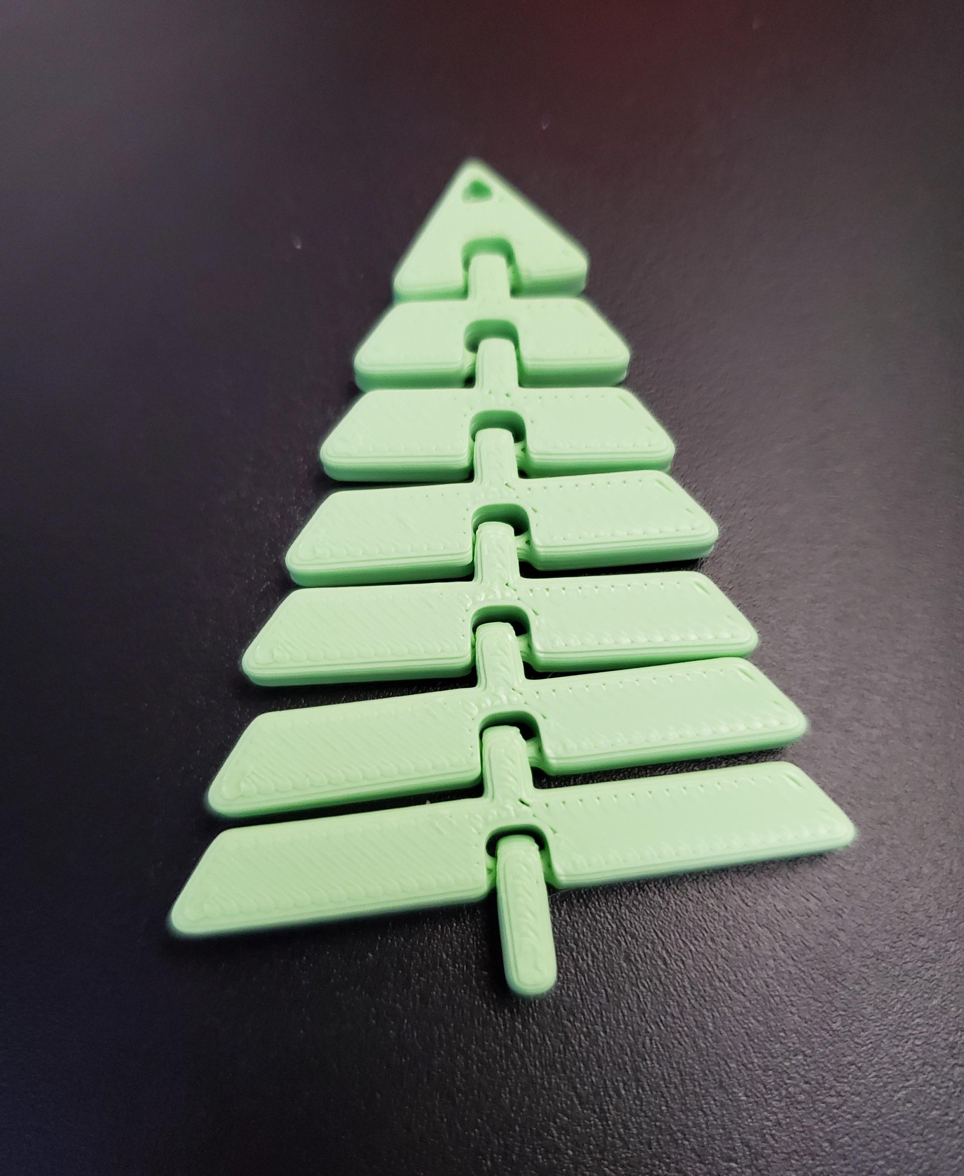 Articulated Christmas Tree Keychain - Print in place fidget toy - 3Dfuel Pistachio green - 3d model