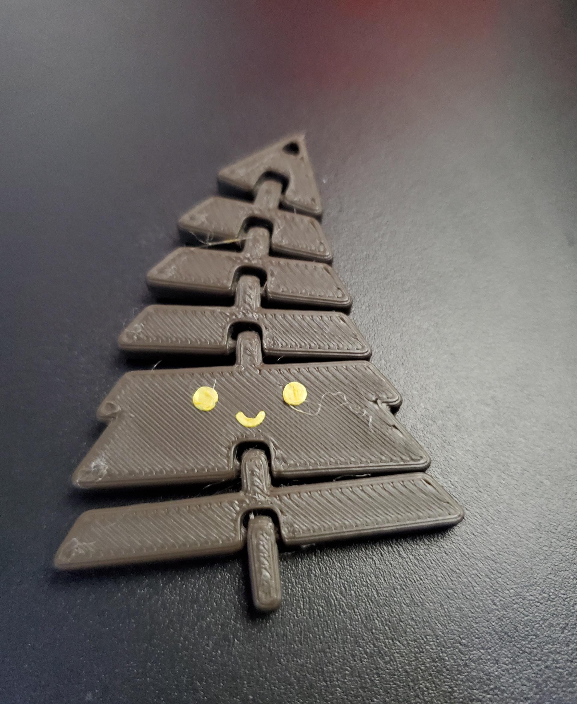 Articulated Kawaii Christmas Tree Keychain - Print in place fidget toy - 3mf - polymaker dark grey green - 3d model