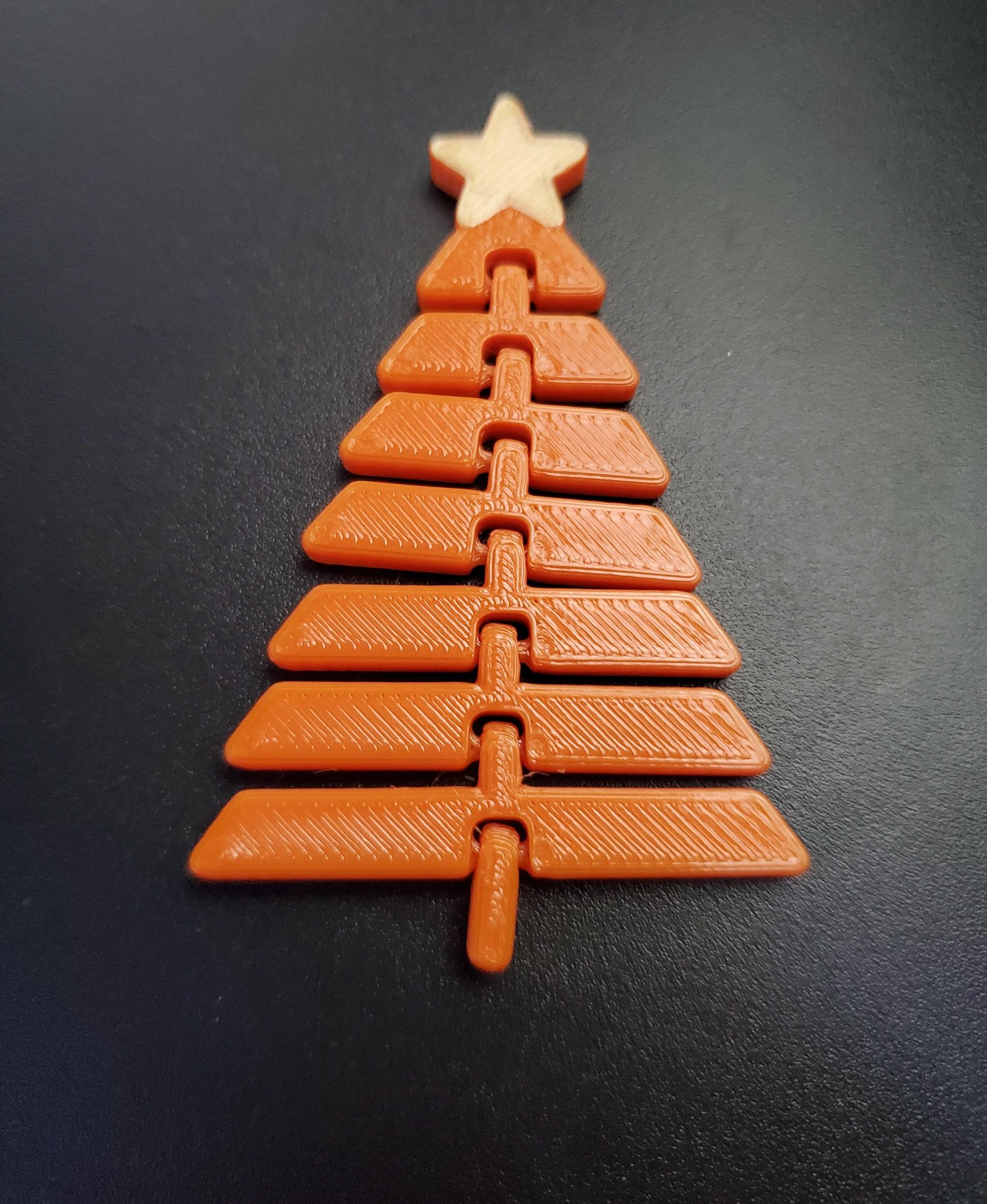 Articulated Christmas Tree with Star - Print in place fidget toy - 3mf - IIIDMAX burnt orange - 3d model