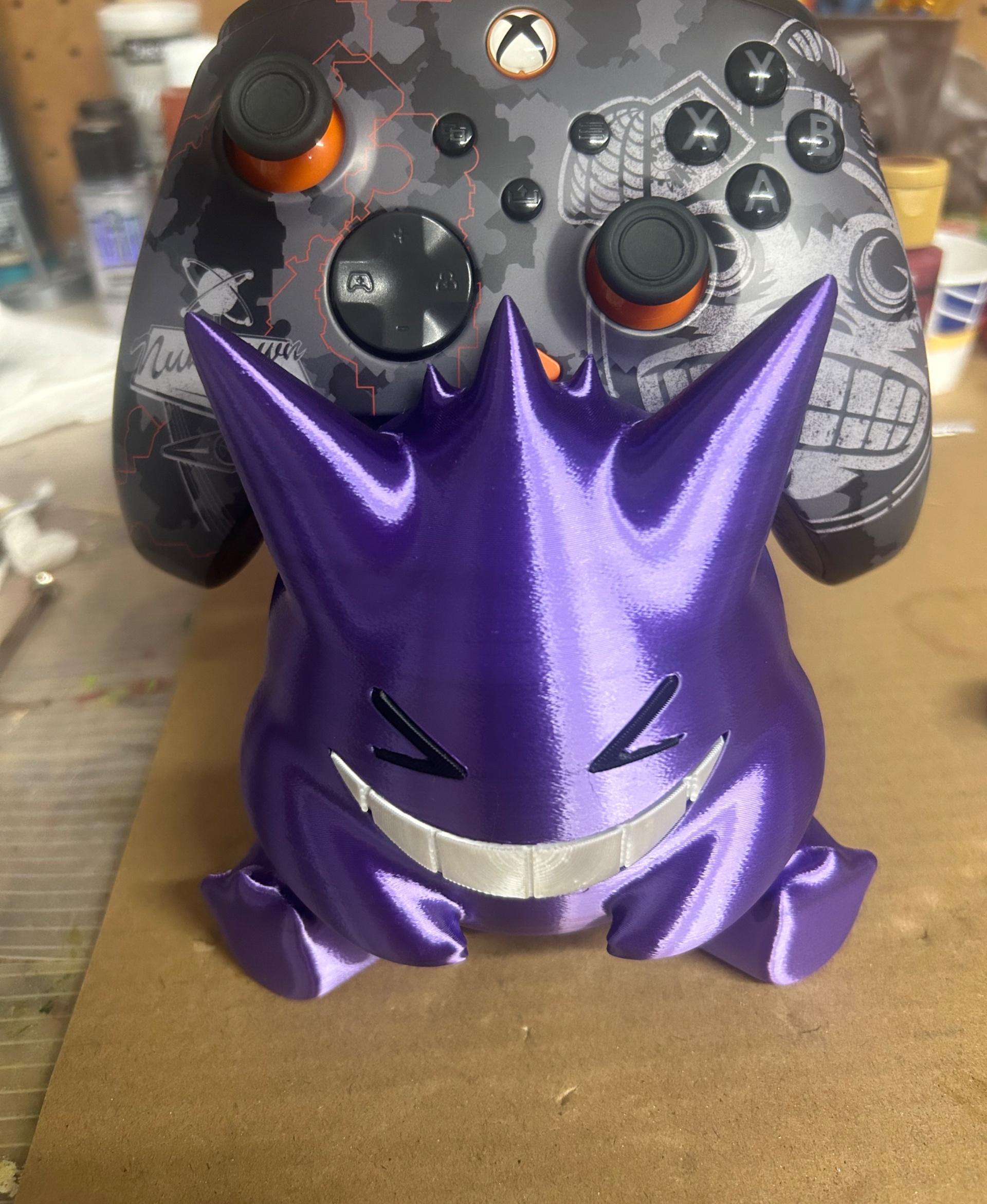 Gengar Xbox Controller Holder  - Prints well. Non standard controllers (elite) don't fit quite but they still work. Standard controllers are fine.  - 3d model