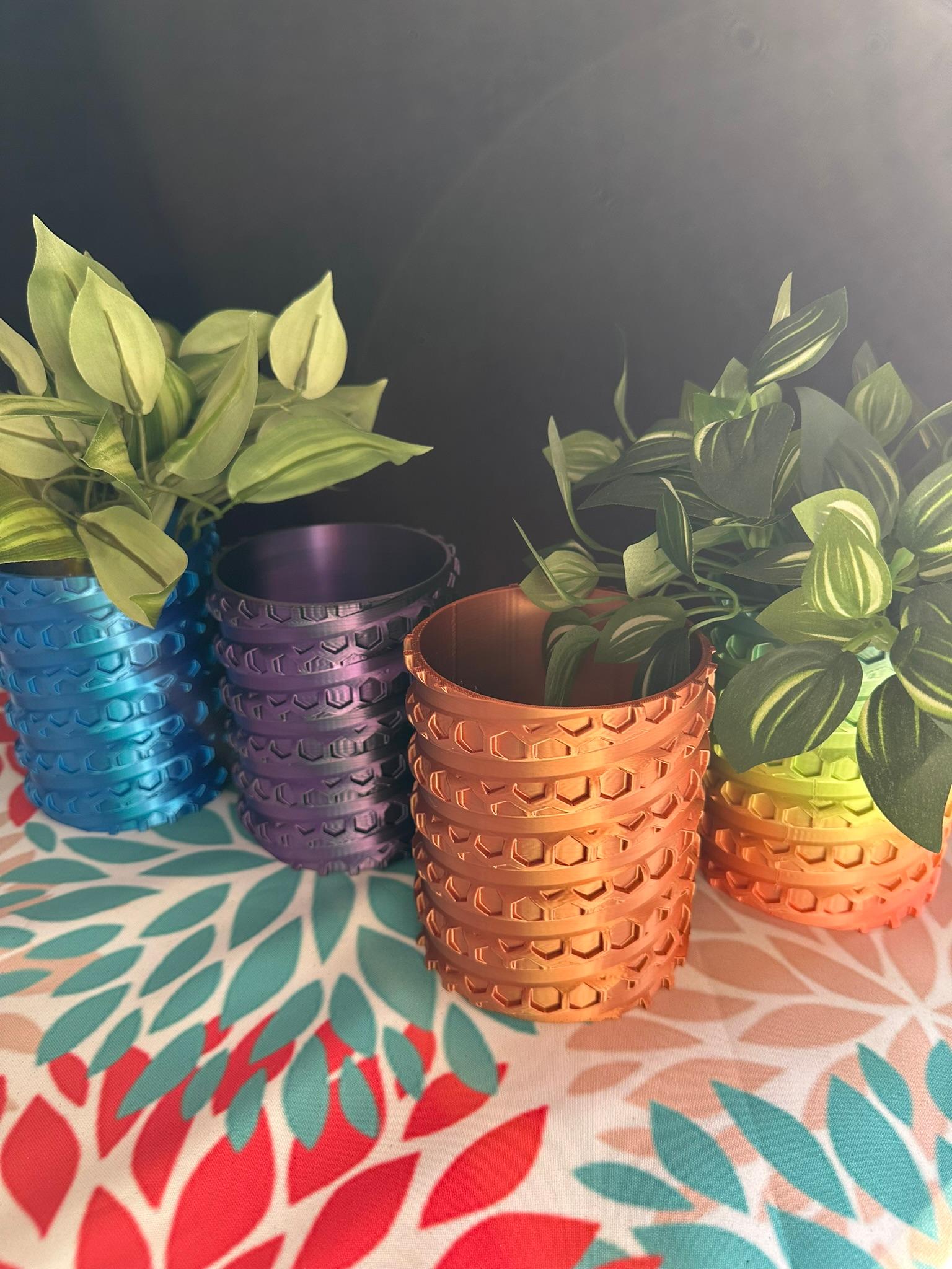 Twisted Hex Planter - Awesome model. The Mrs. has already claimed a couple of them. - 3d model