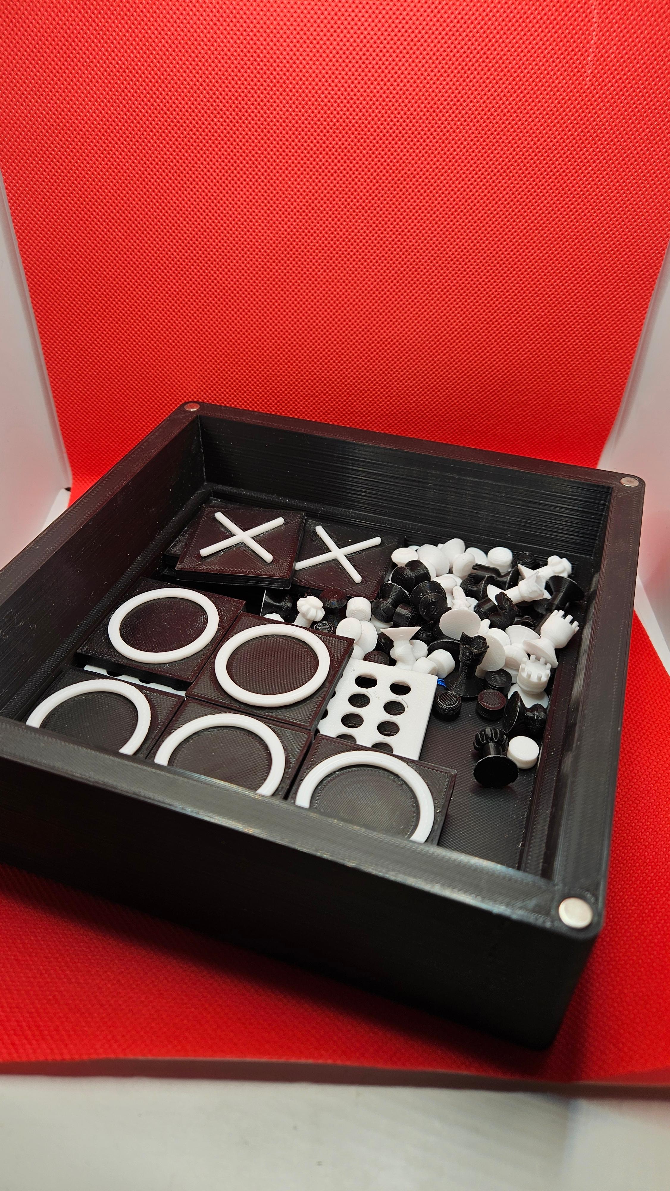 3 in 1 Game Box : Chess,Tic Tac Toe and Connect 4 3d model