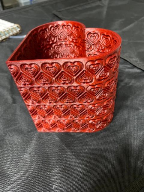 Heart Ripple Vase.stl - Printed in "fake vase mode" with Eryone Red Glitter PLA. 
Thank you for sharing your file. - 3d model