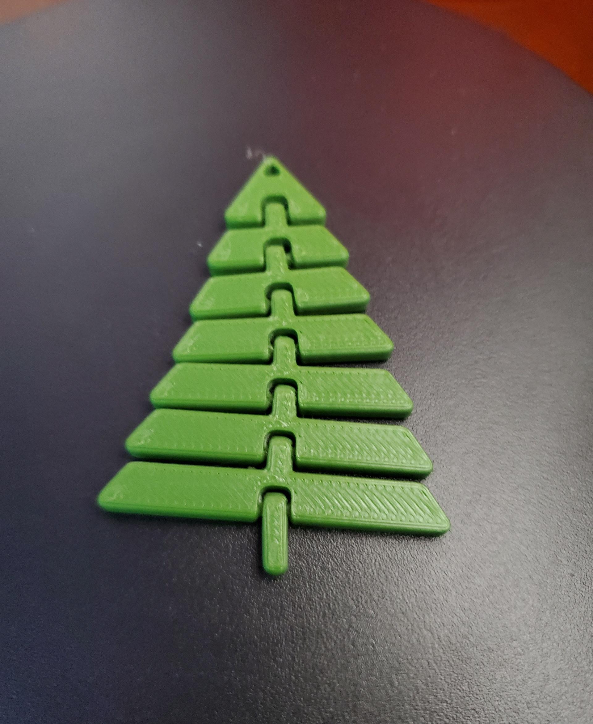 Articulated Christmas Tree Keychain - Print in place fidget toy - polymaker jungle green - 3d model