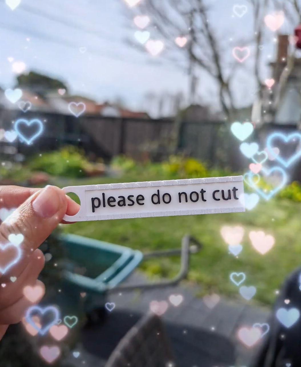 "Please do not cut" tag for my roses 3d model