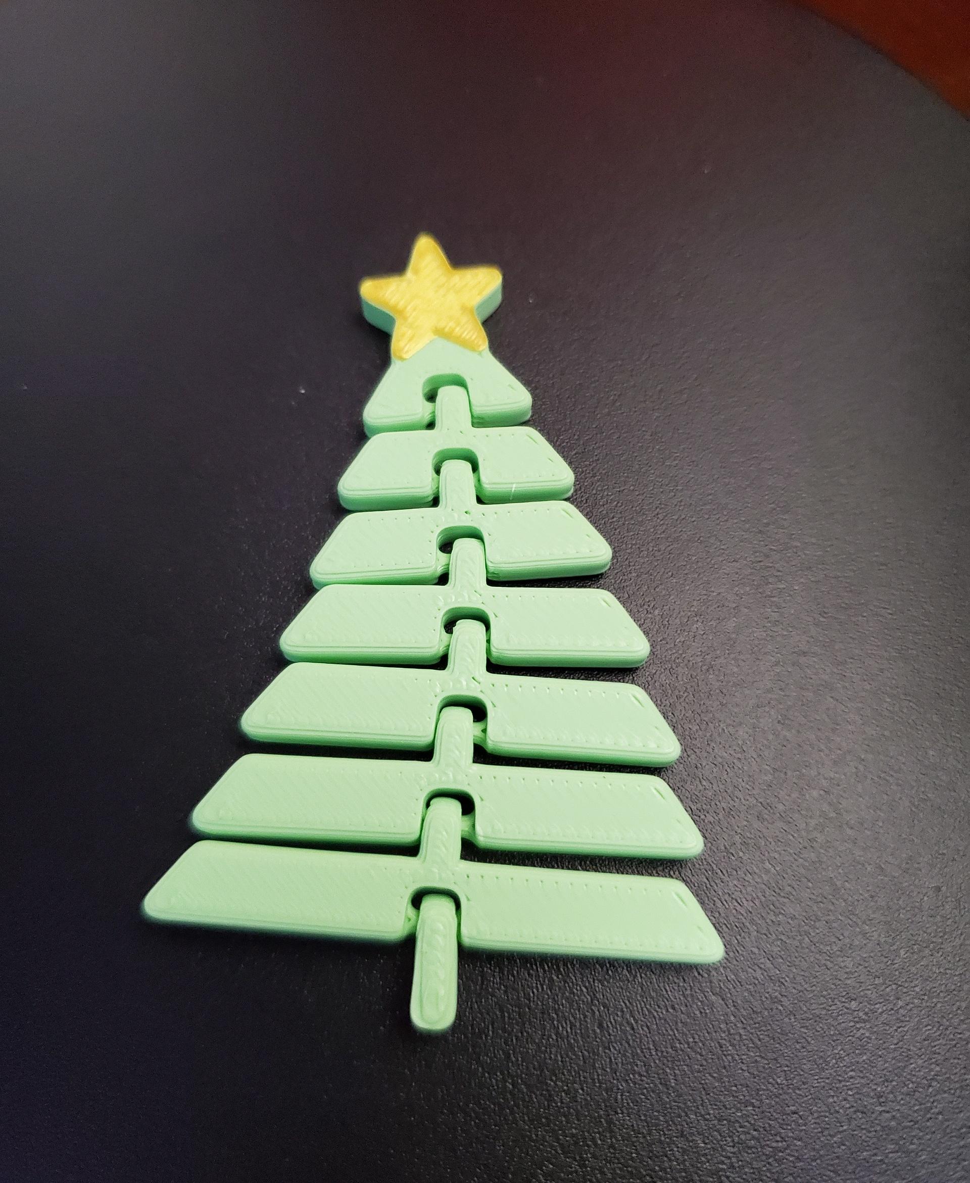 Articulated Christmas Tree with Star - Print in place fidget toy - 3mf - 3Dfuel Pistachio green - 3d model