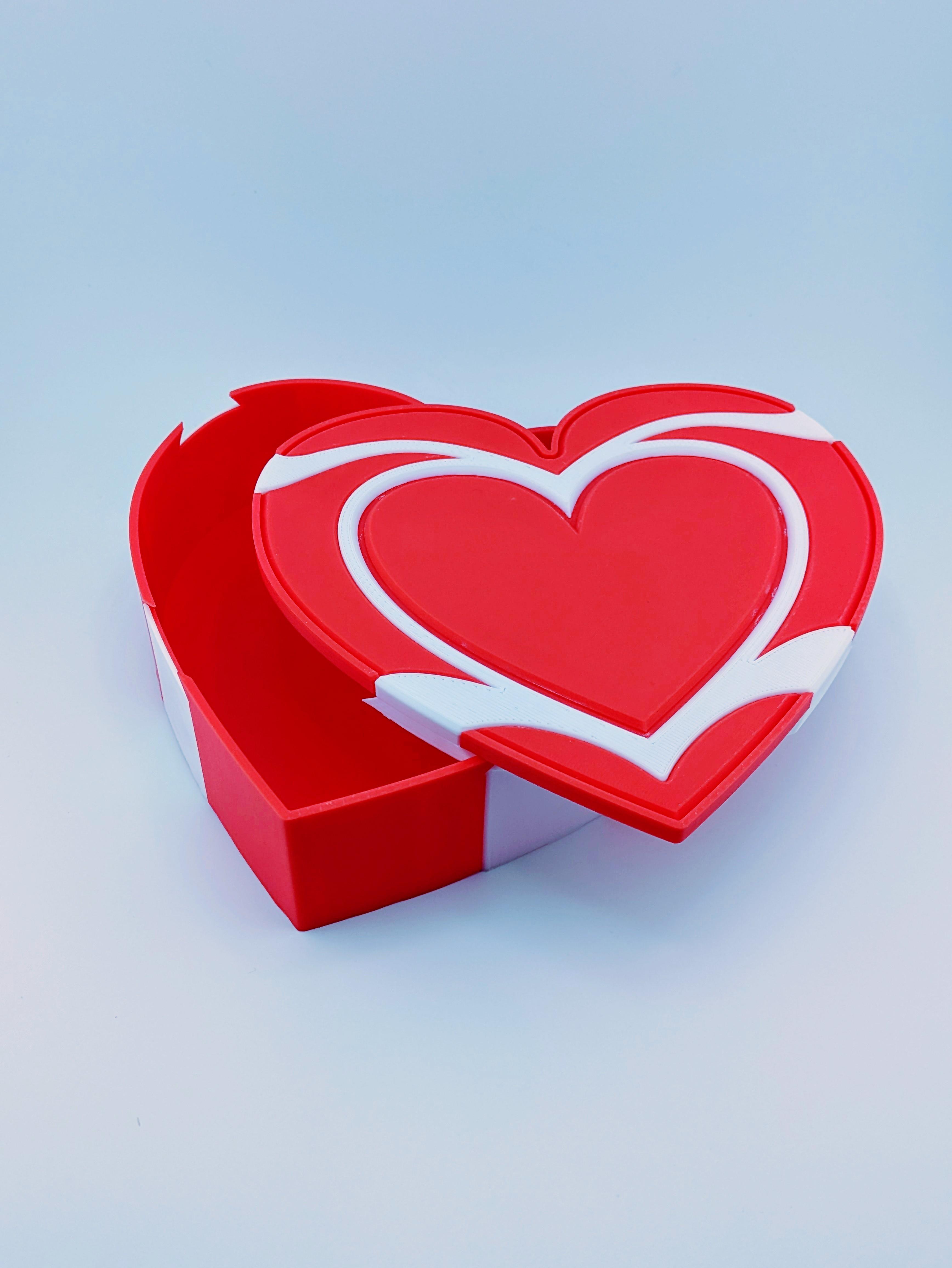 Dual Color Heart Box (Curved Dovetail Lid) 3d model