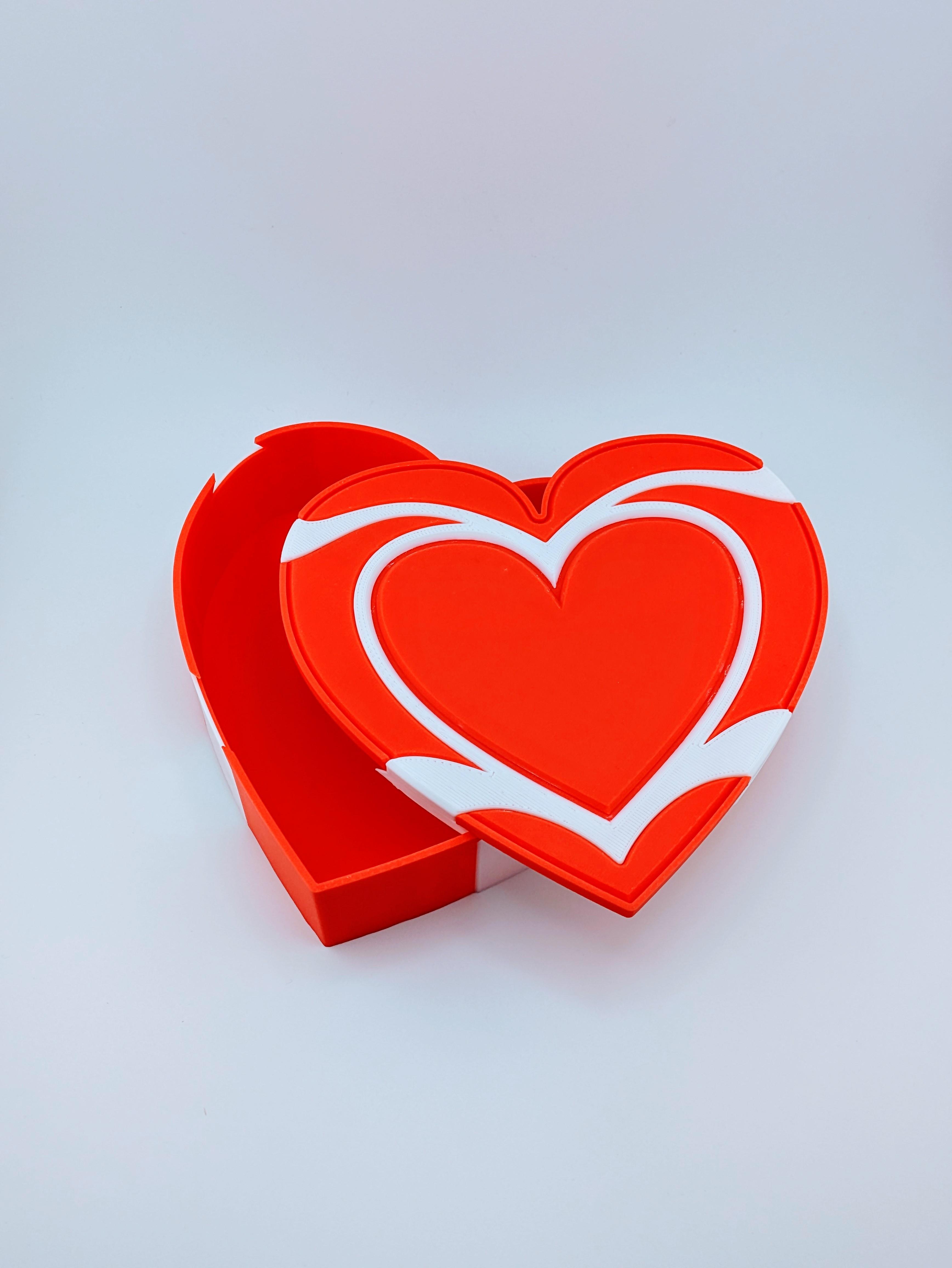 Dual Color Heart Box (Curved Dovetail Lid) 3d model