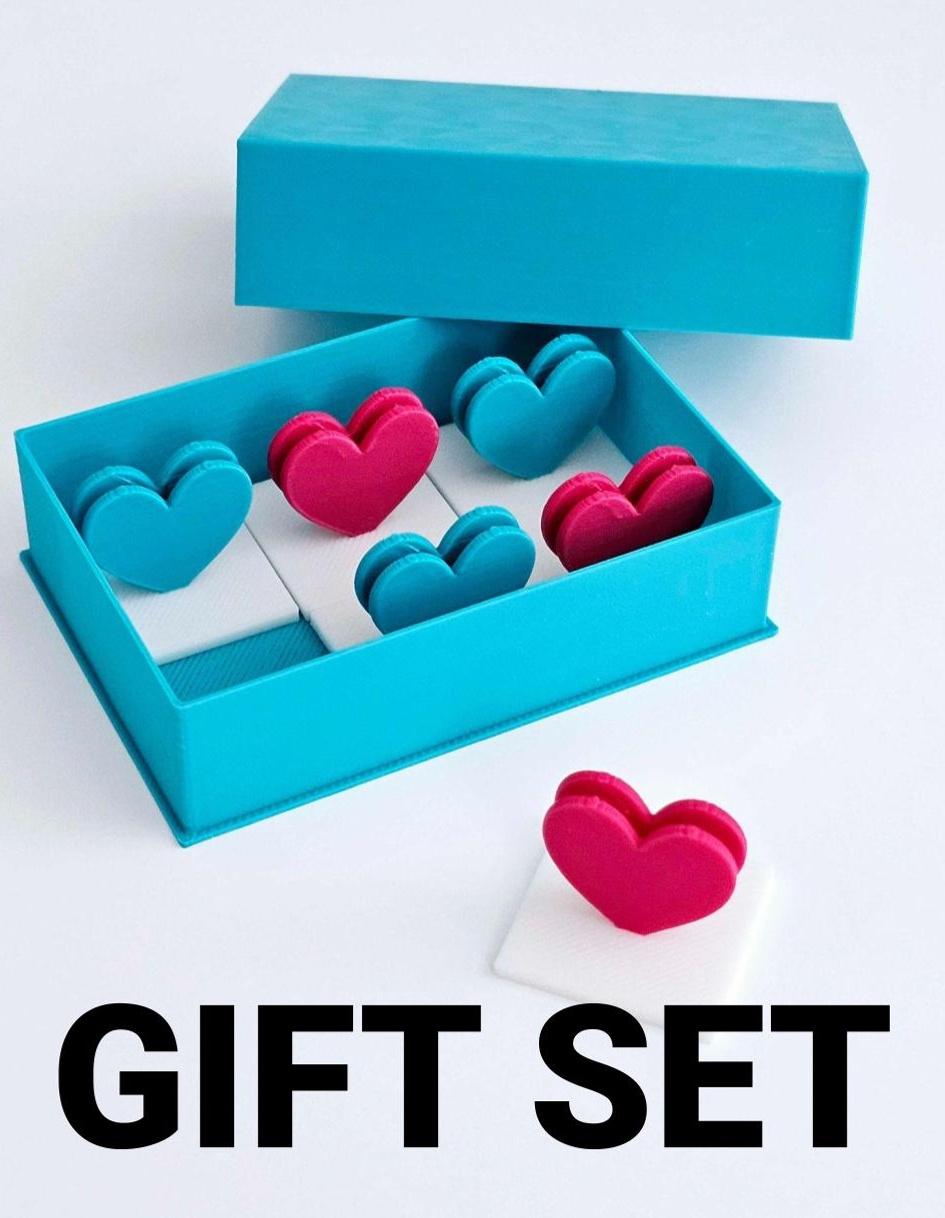 Heart display stand gift set 3d model