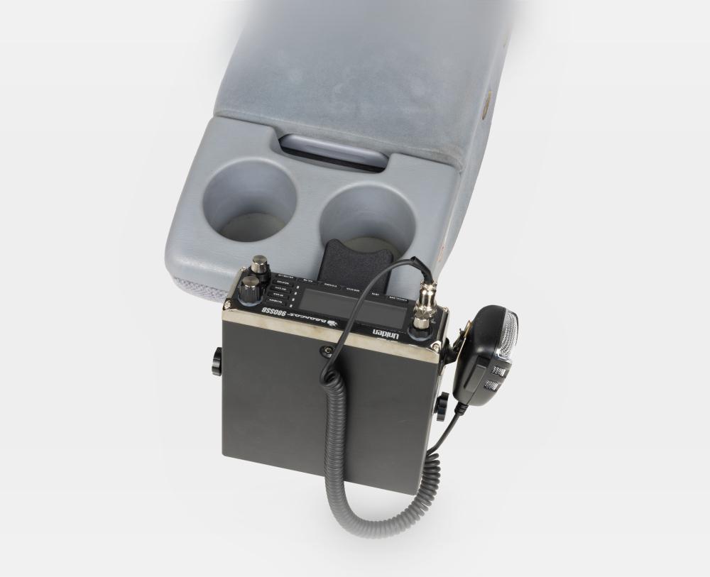 2000-2005 Tundra Radio Mount 3d model