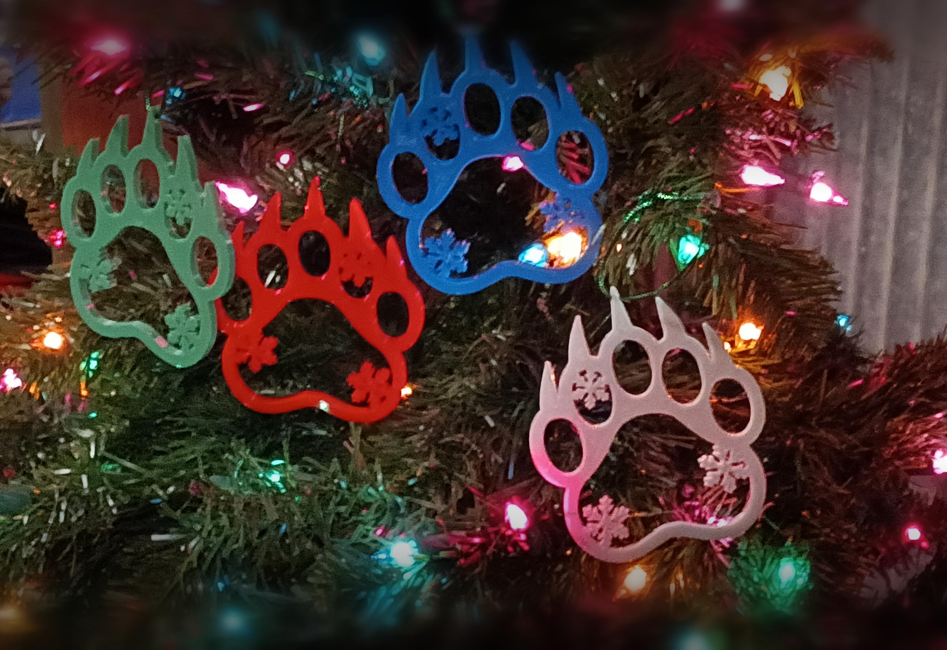 Bear Paw Print Christmas Ornament  3d model