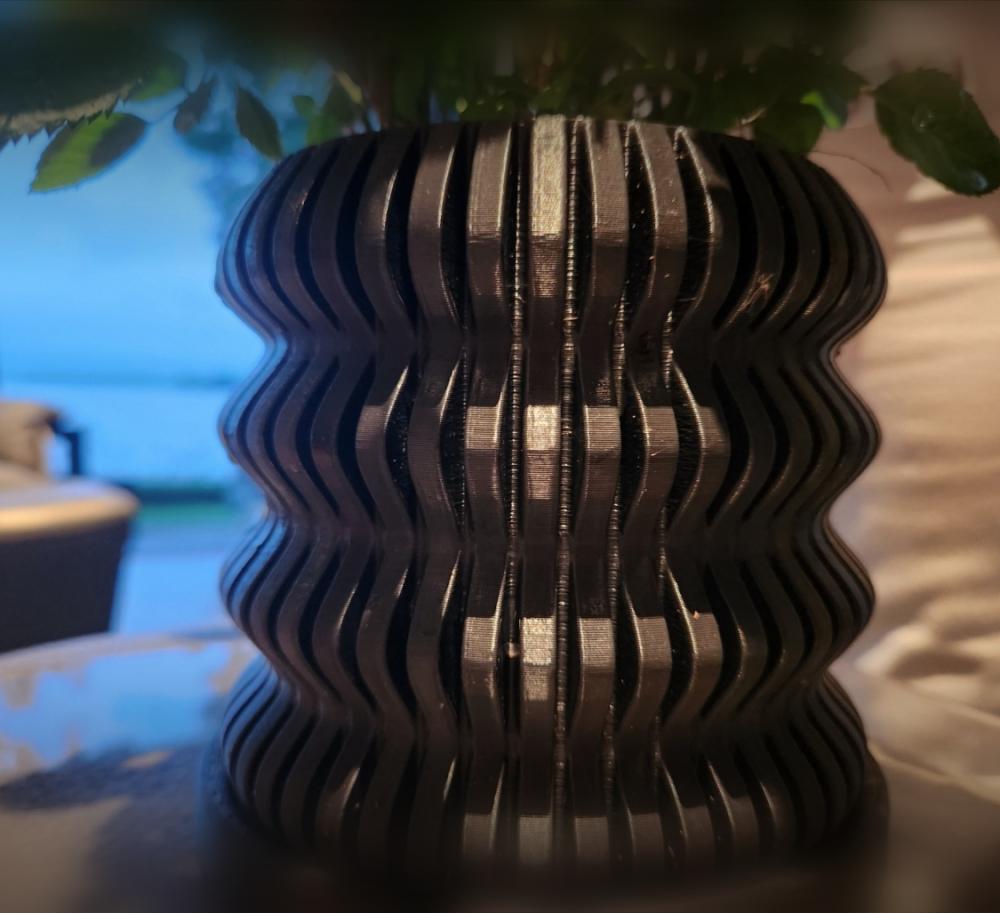 Wavey Pot w/ Plant Plate 3d model