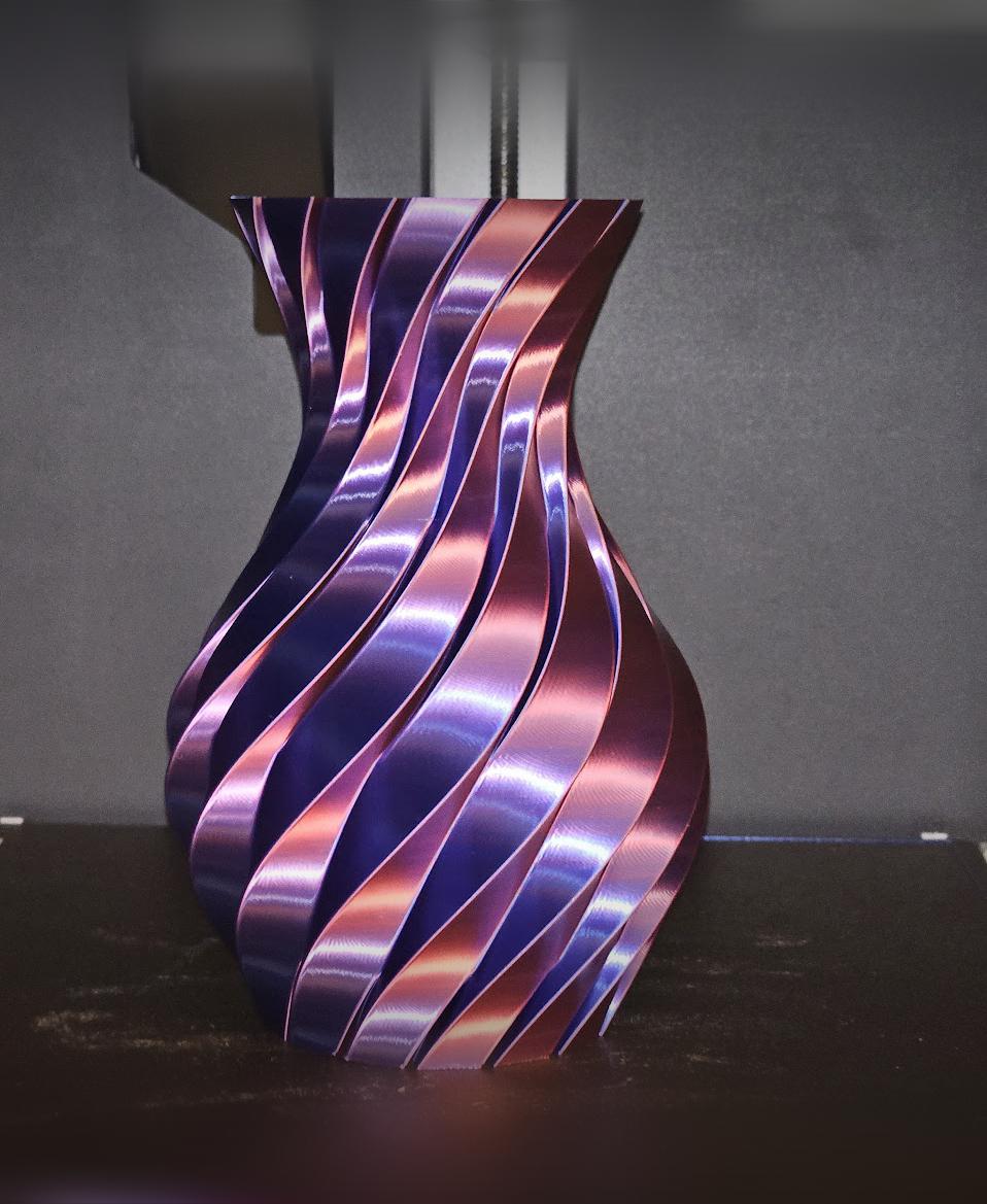 Twisting Pillars Vase 3d model