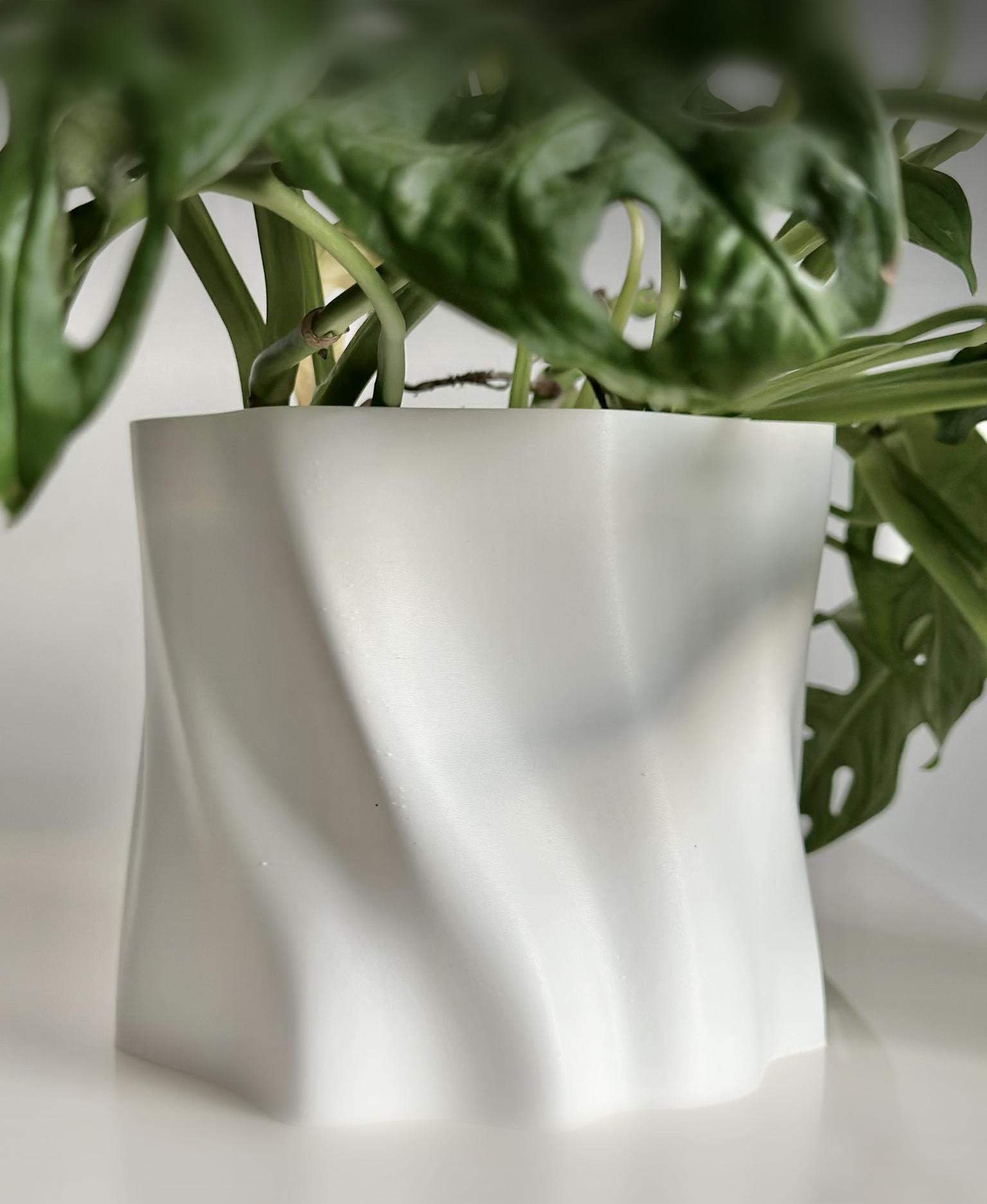 Flowy planter pot 3d model