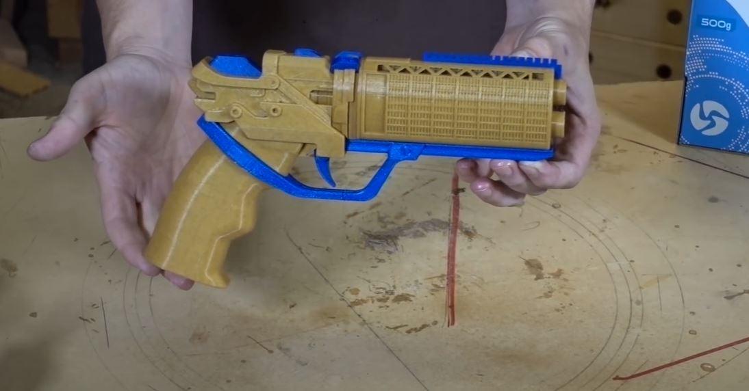 Watch the 3D Printing Nerd assemble the BladeRunner Blaster