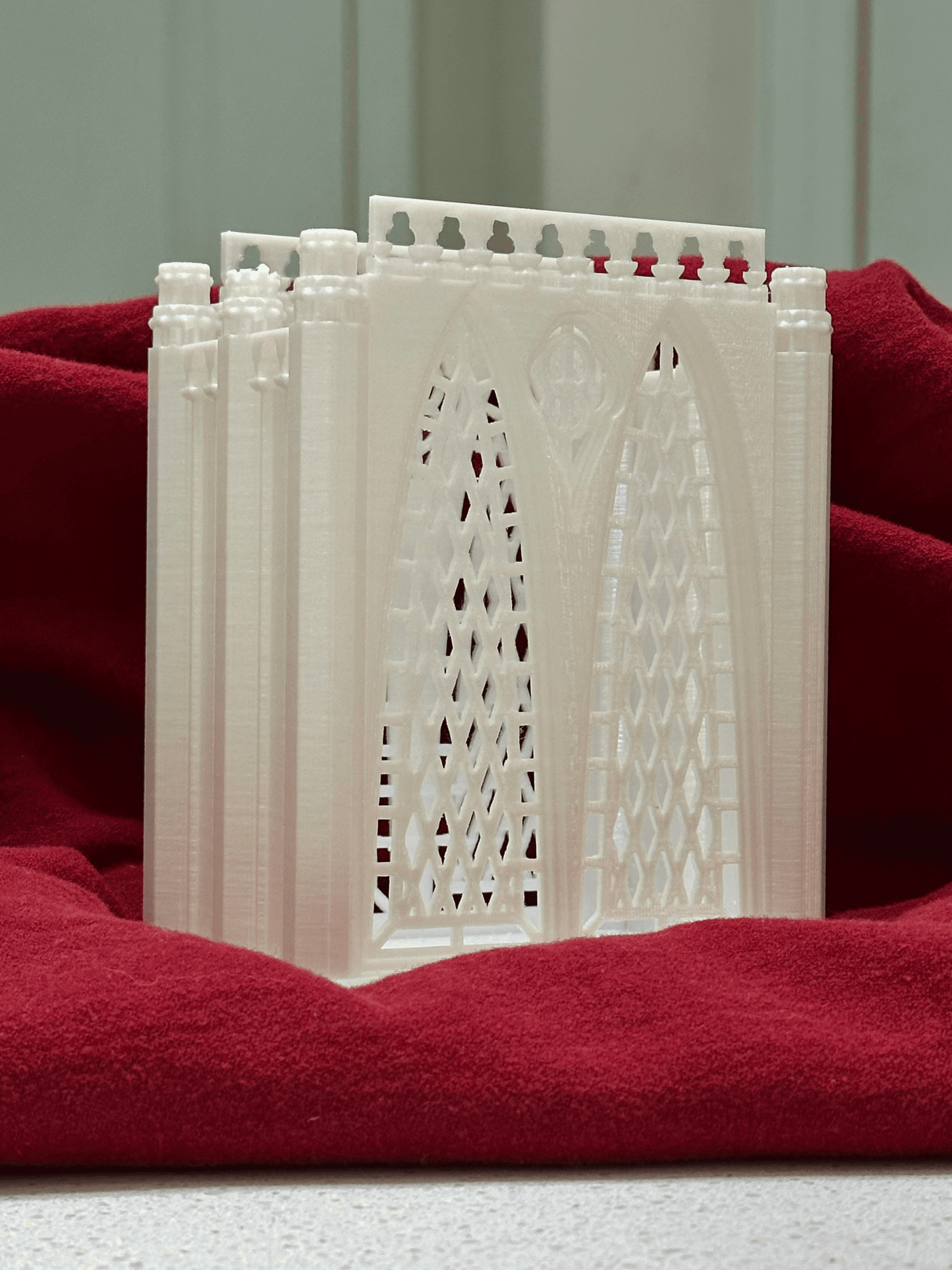 Gothic Cathedral Brush Holder in Overture Silk White