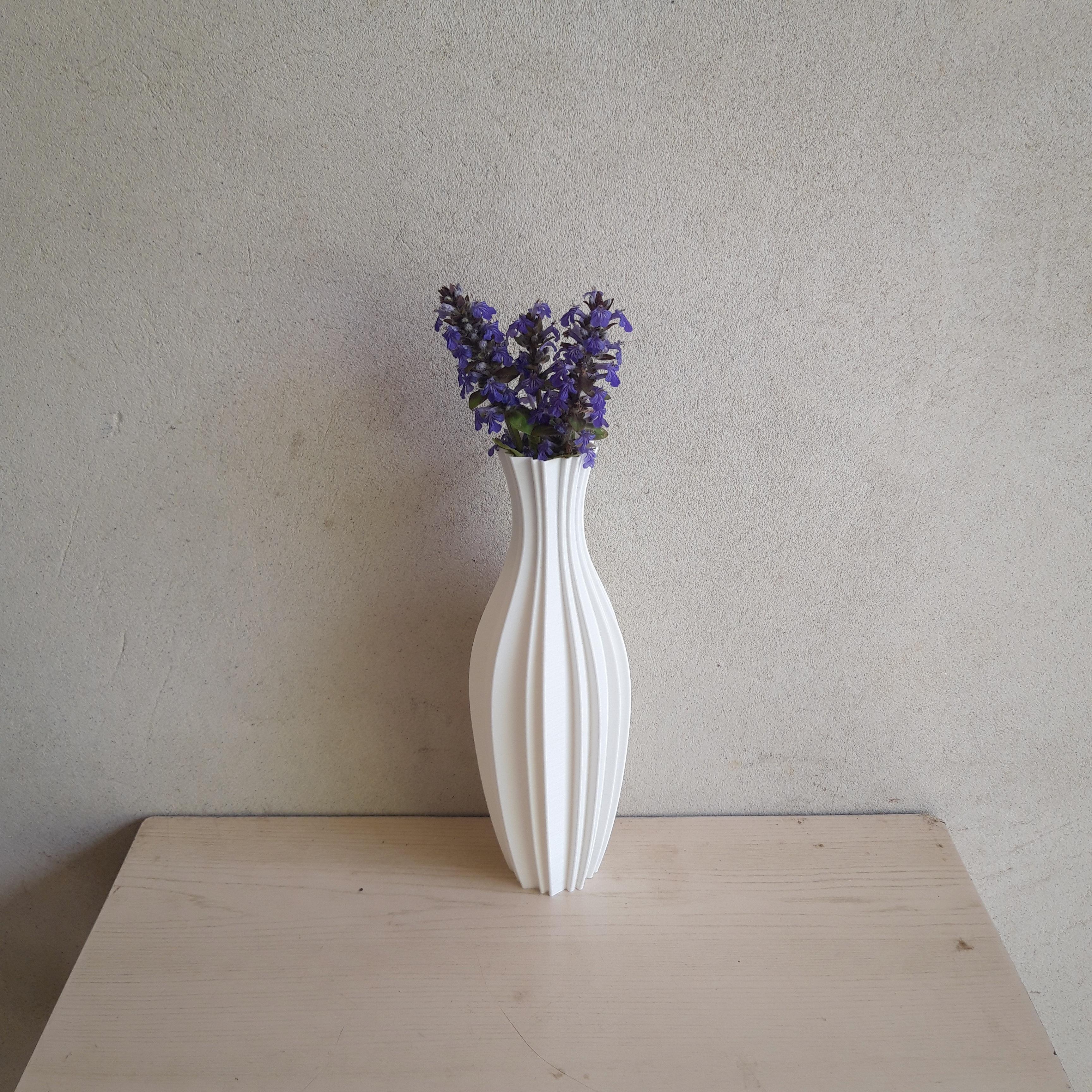 Thiny vase 3d model