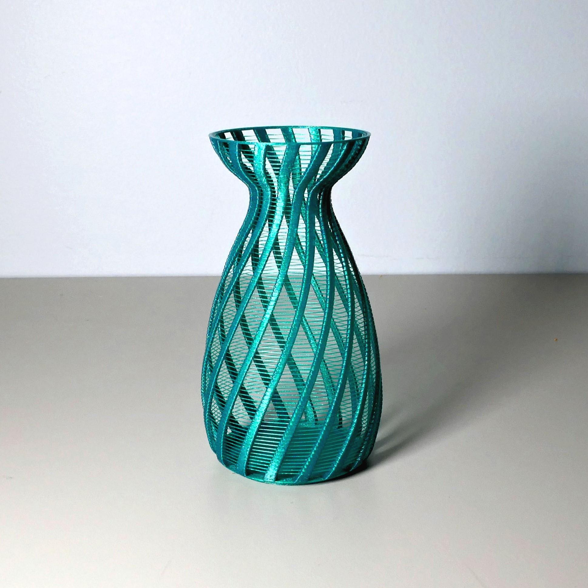 Curvy String Vase 3d model