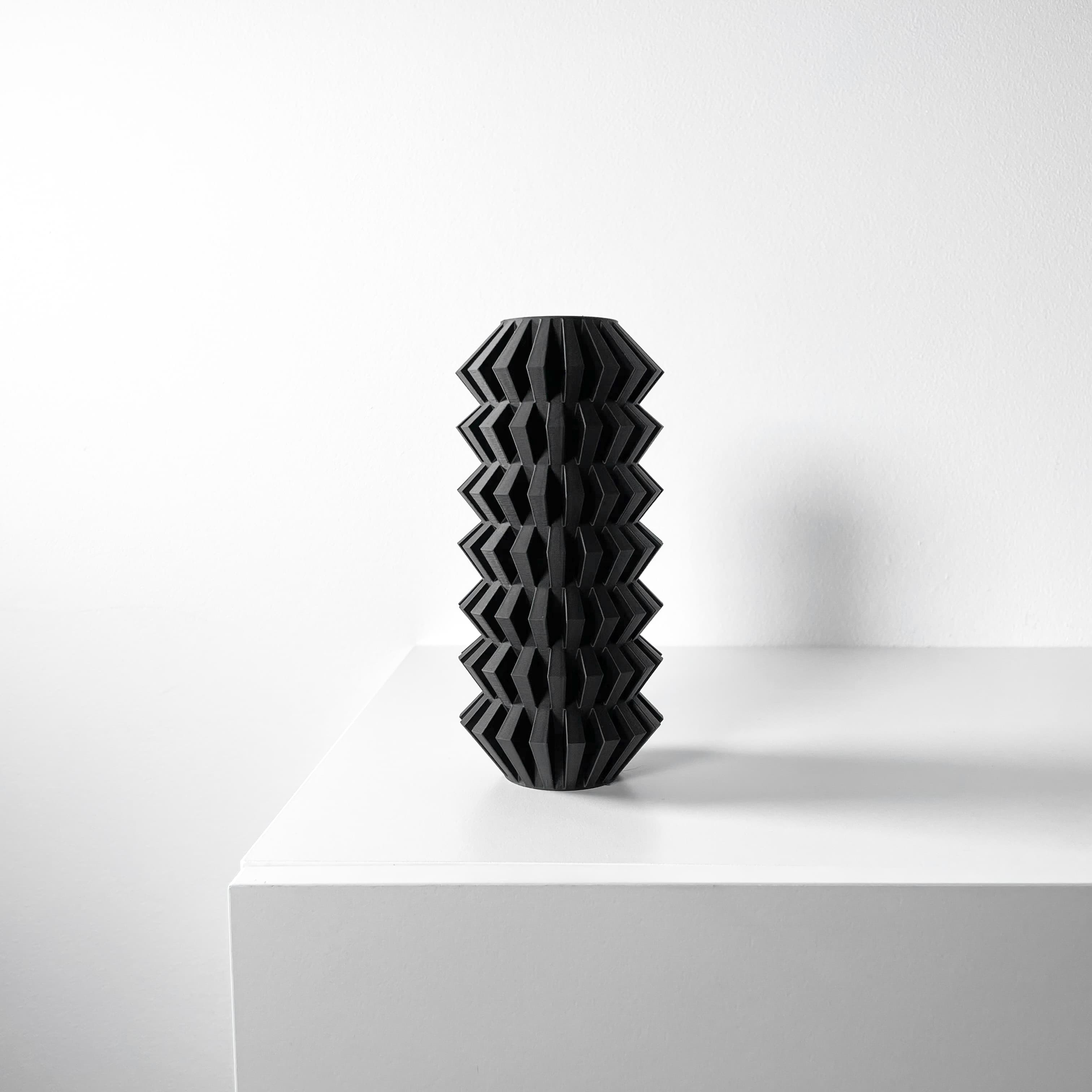 The Lomo Vase, Modern and Unique Home Decor for Dried and Flower Arrangements | STL File 3d model