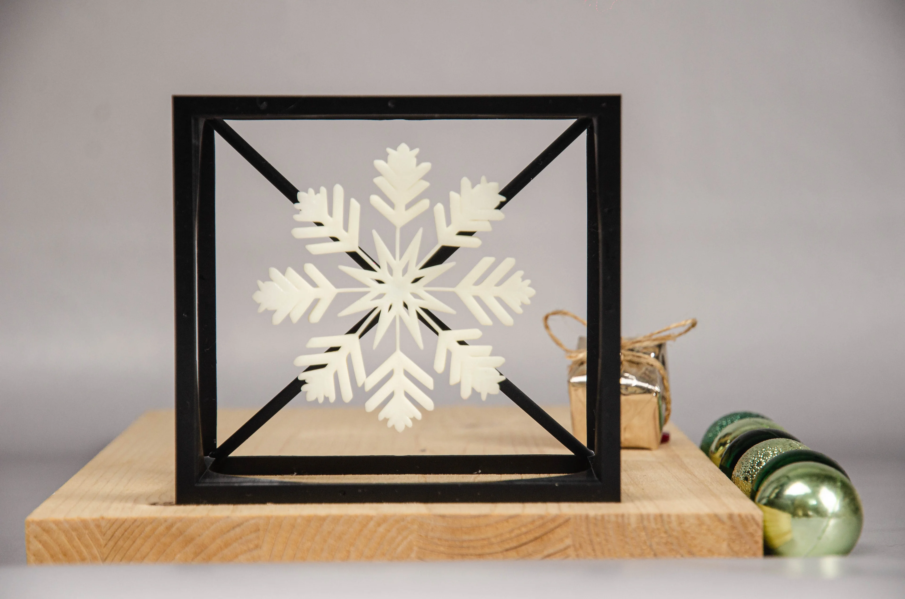 ❄️ Snowflake Cube - Floating Snowflake Design ❄️ - Pre-supported 3d model