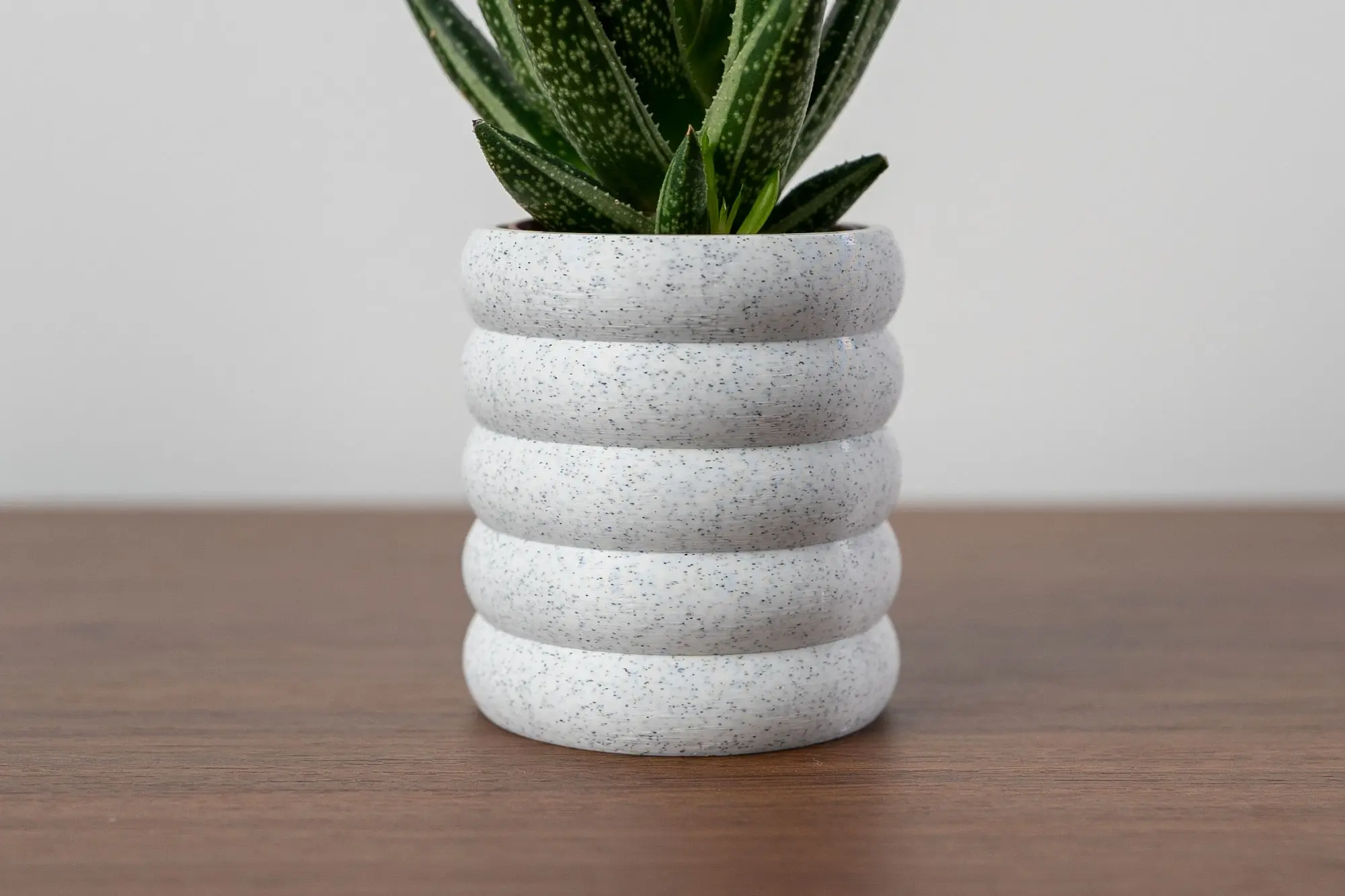 Planter with Twist-Off Drip Tray - Bubbles 3d model