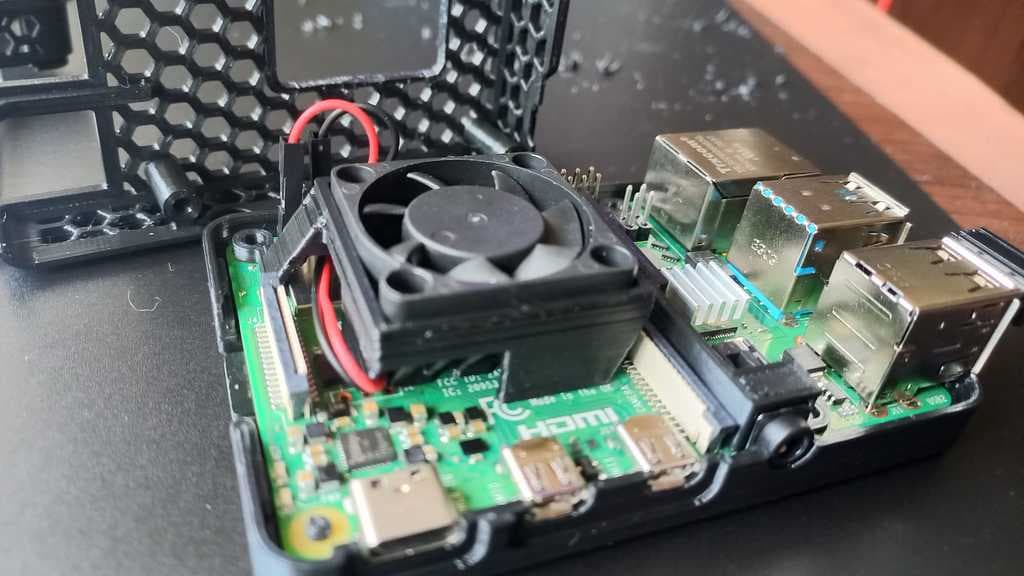 Tipam's 30mm fan shroud/mount for Manolo's slim raspberry case 3d model
