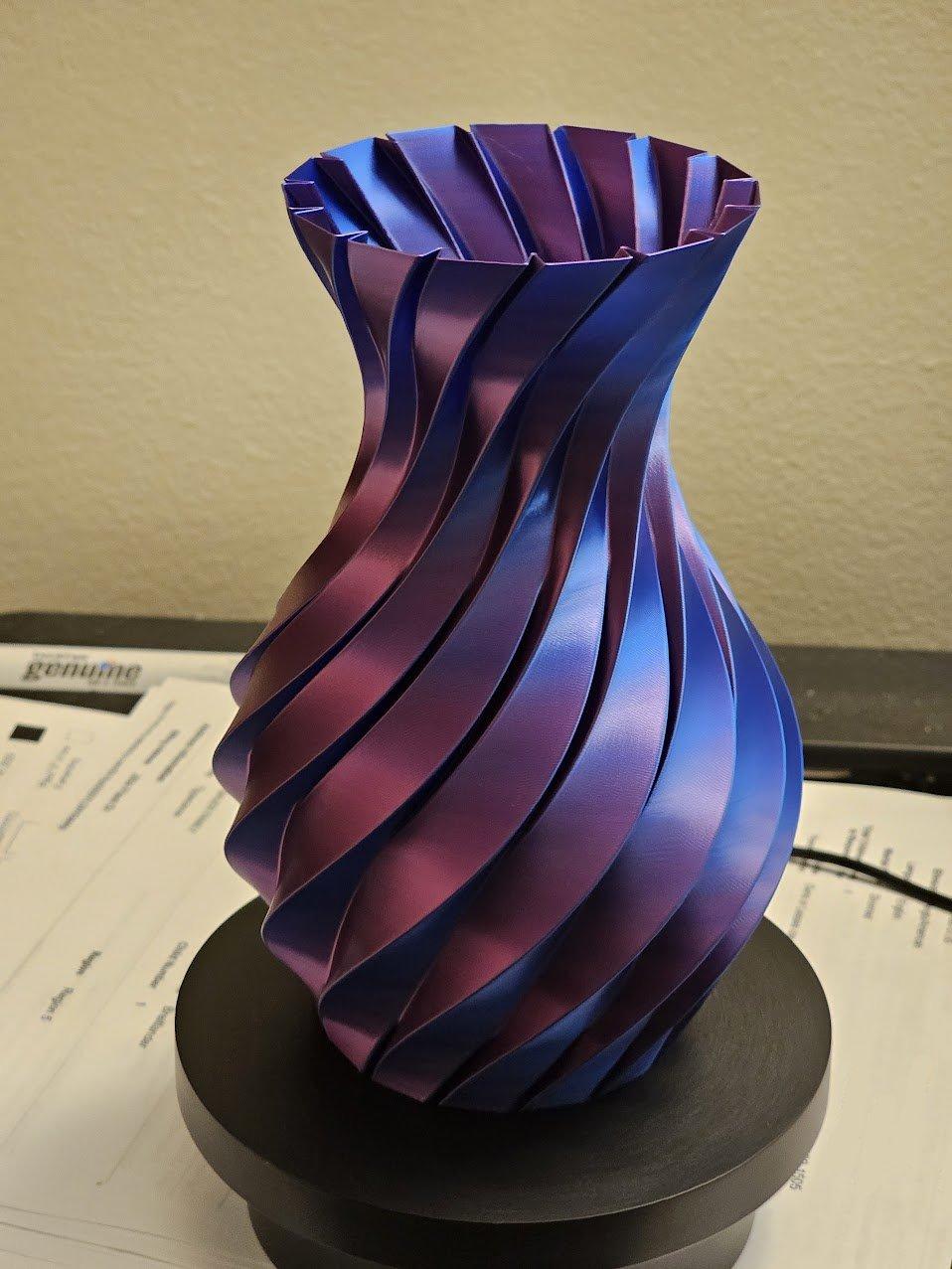 Twisting Pillars Vase 3d model