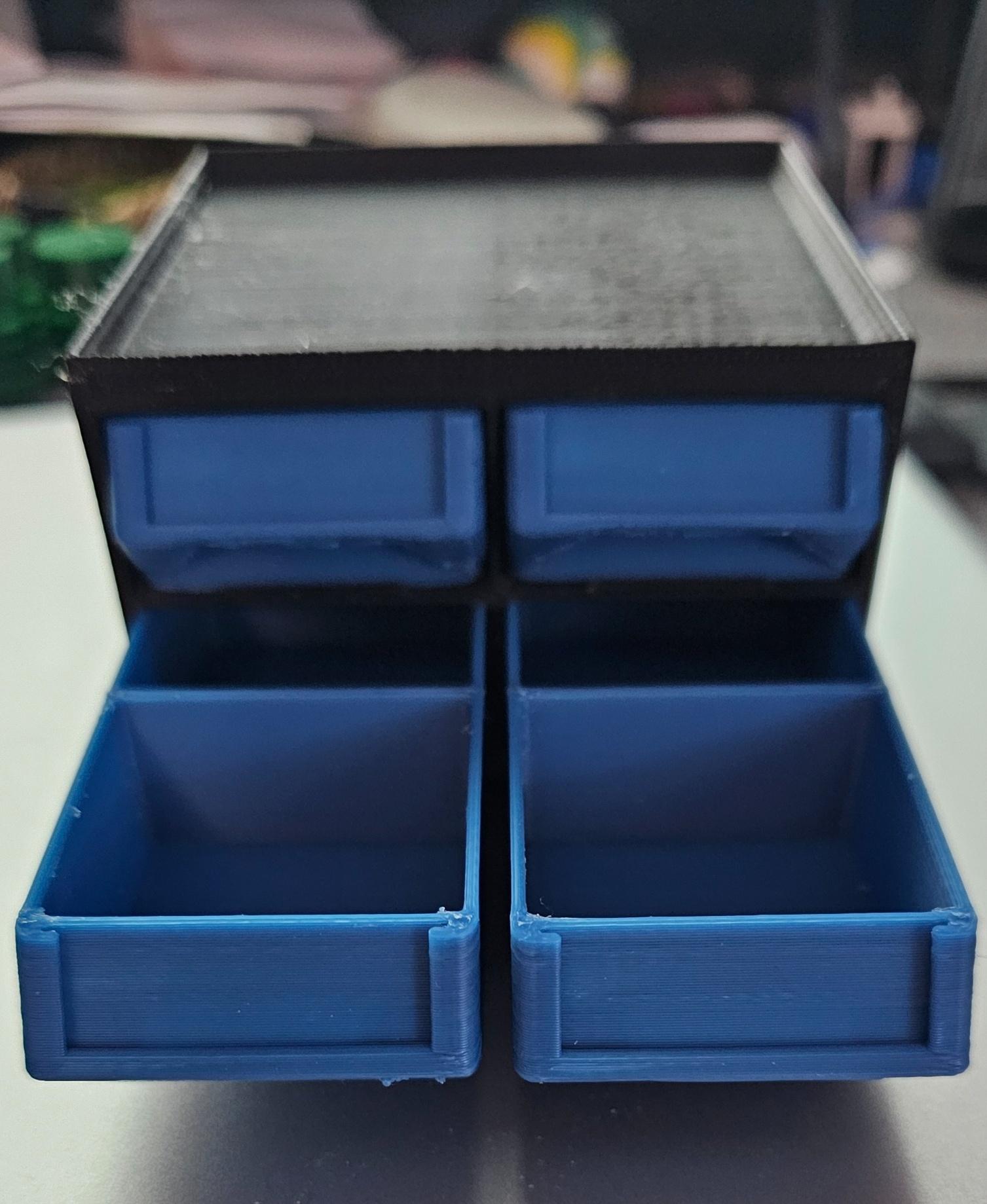 Screwfinity Unit 2U Small - The Gridfinity Storage Unit - Really like how the black and blue compliment each other.
Made a personal use remix of the drawer to add a divider. - 3d model
