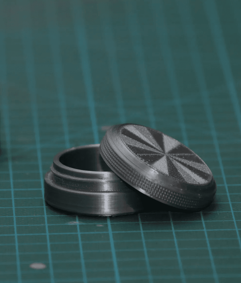 Threaded Jar 3d model