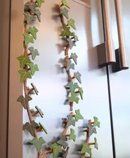 Magnetivy - English Ivy Fridge Magnet with Articulating Stems - Print in Place Hinges 3d model