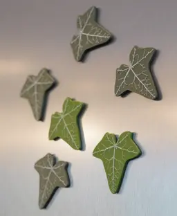 Magnetivy - English Ivy Fridge Magnet with Articulating Stems - Print in Place Hinges 3d model