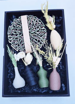As a giftset. Mini magnetic vases are also from Simiu 3d model