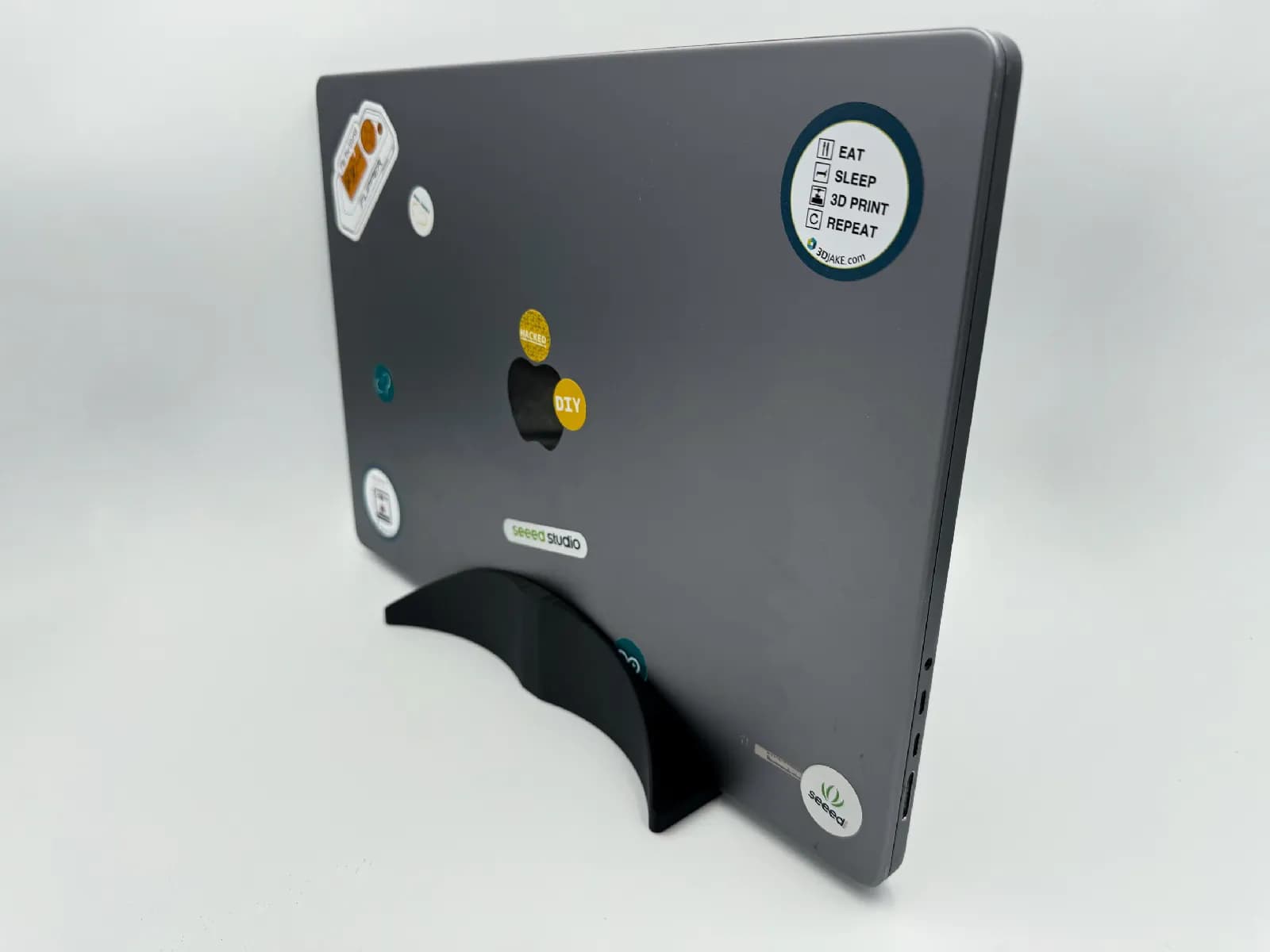 Macbook Pro 16" Vertical Stand (Apple Silicon) 3d model