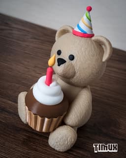 TEDDY BEAR WITH A BIRTHDAY CUPCAKE 3d model