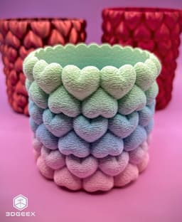 Hearts Bloom Vase 3d model