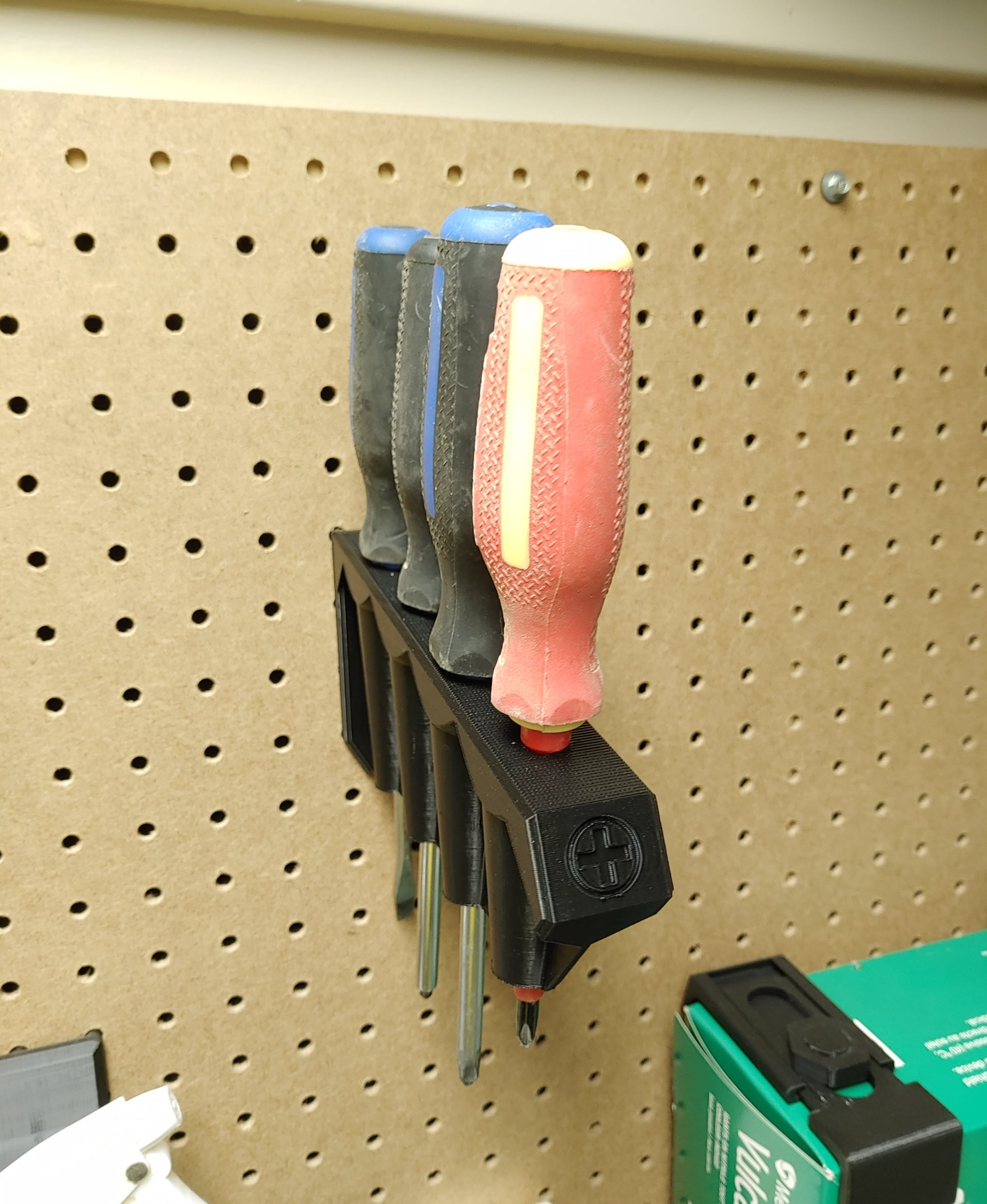Pegboard - Screwdriver Holder - 4x1 Mini.stl 3d model