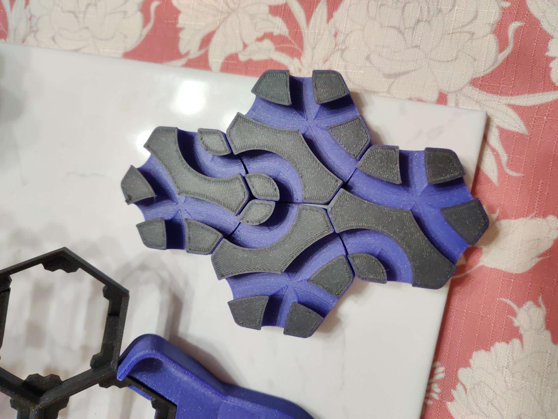 Xc Tile - Hextraction - Printed using Fusion Filaments Geomagnetic Mauve and Ionized Cobalt Black ABS 1.5. - 3d model