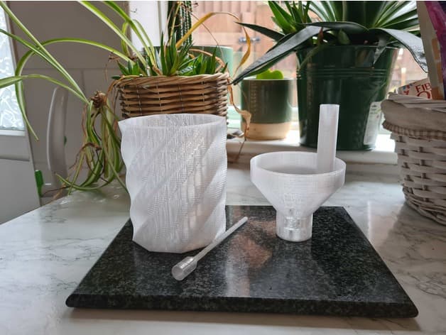 Self Watering Plant Pot with Water Level Indicator 3d model