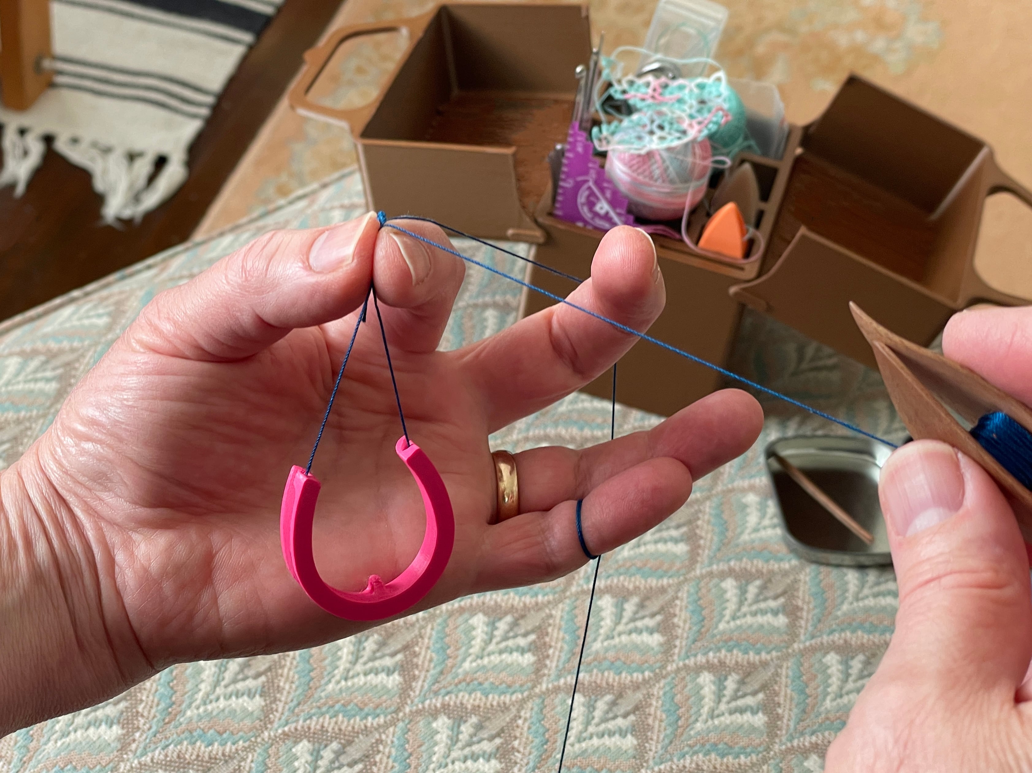 Self-Closing Mock Ring Holder - Tatting Tool 3d model