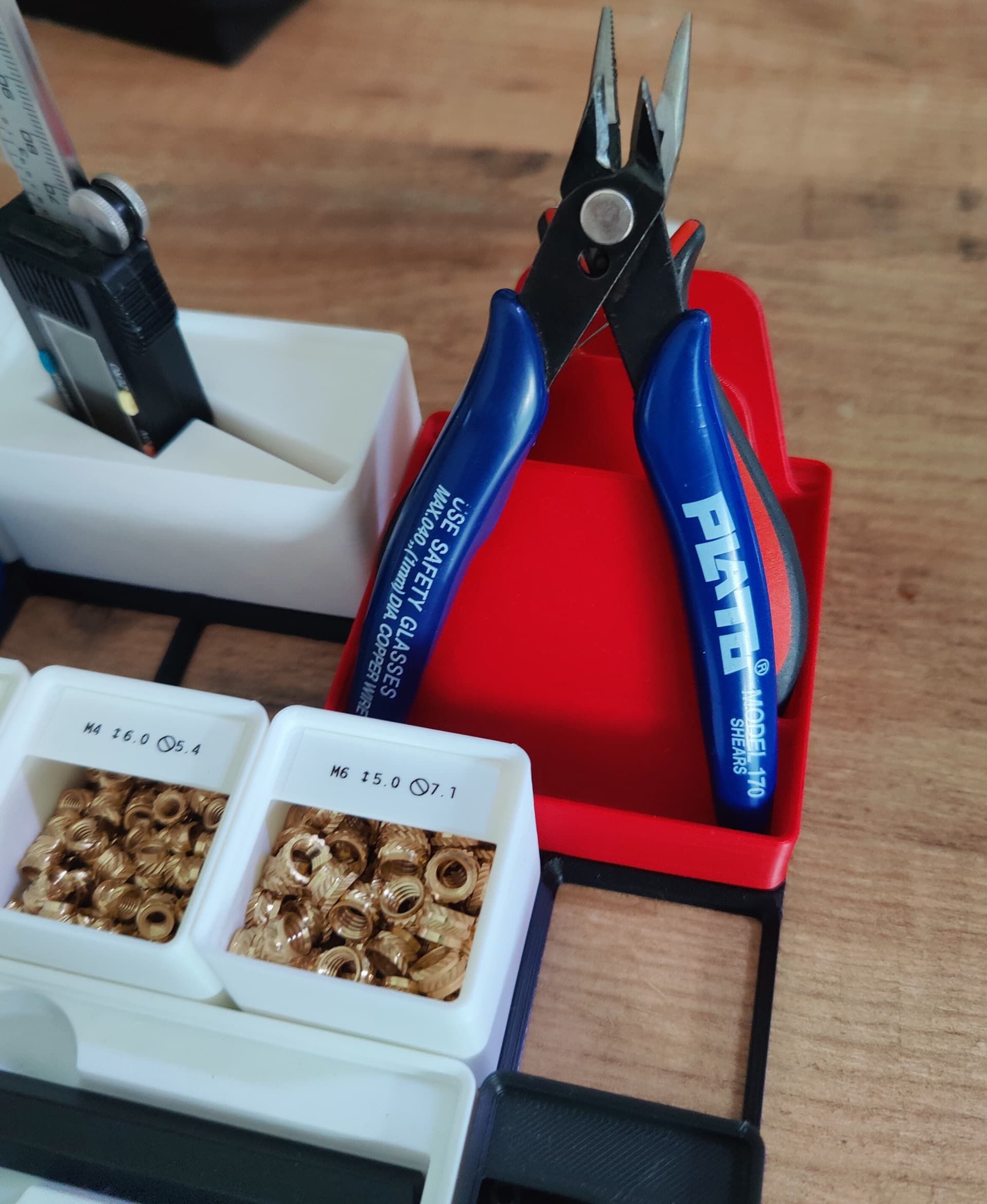 Great pliers holder, printer in red PLA.